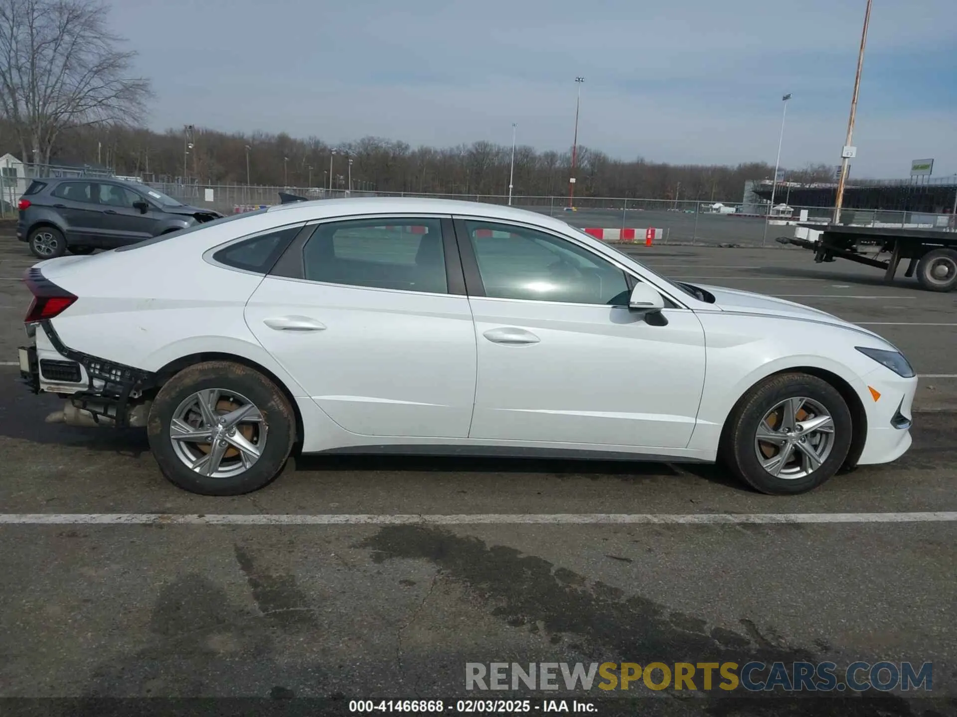 13 Photograph of a damaged car 5NPEG4JA9NH147654 HYUNDAI SONATA 2022