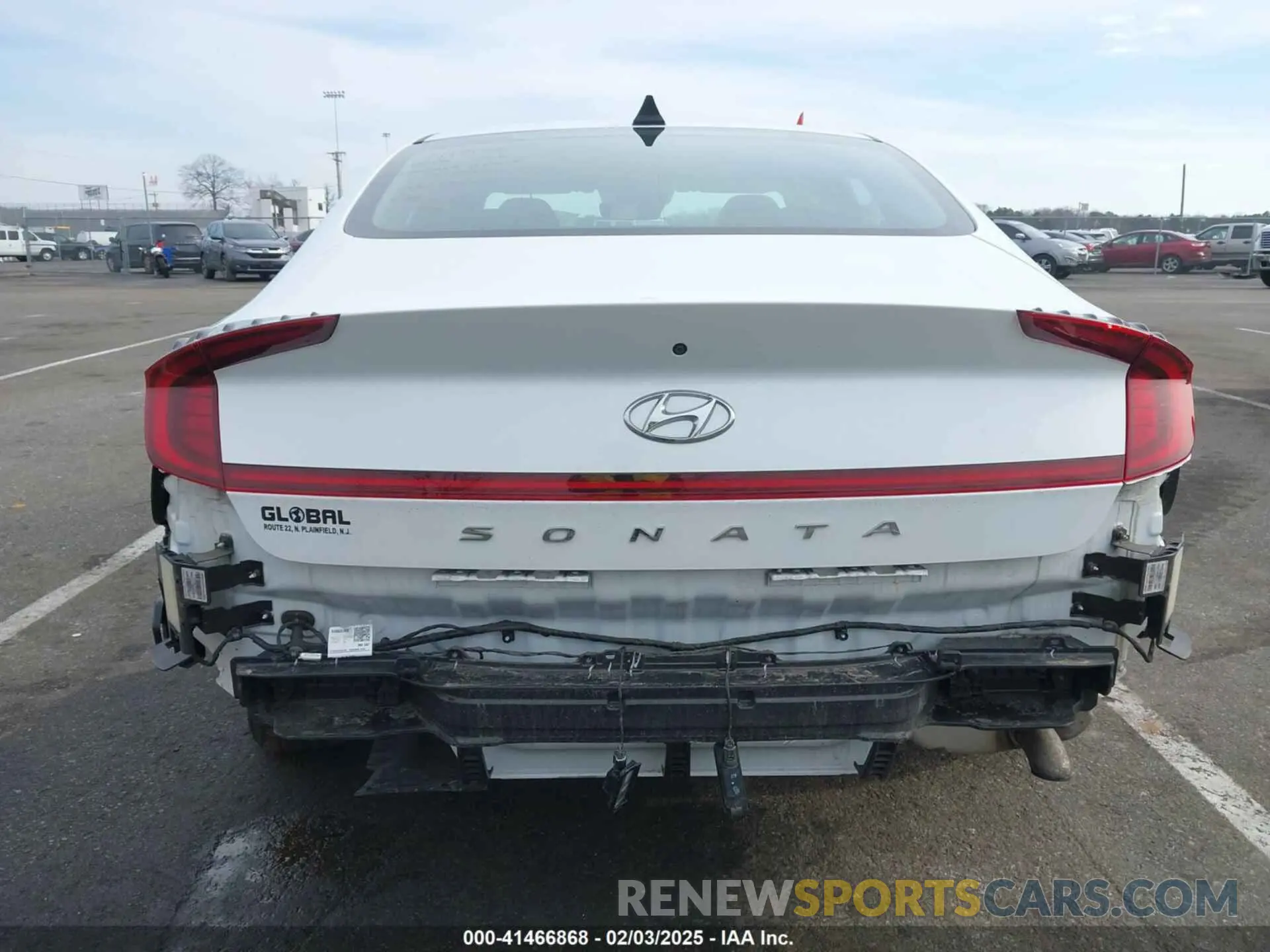 16 Photograph of a damaged car 5NPEG4JA9NH147654 HYUNDAI SONATA 2022