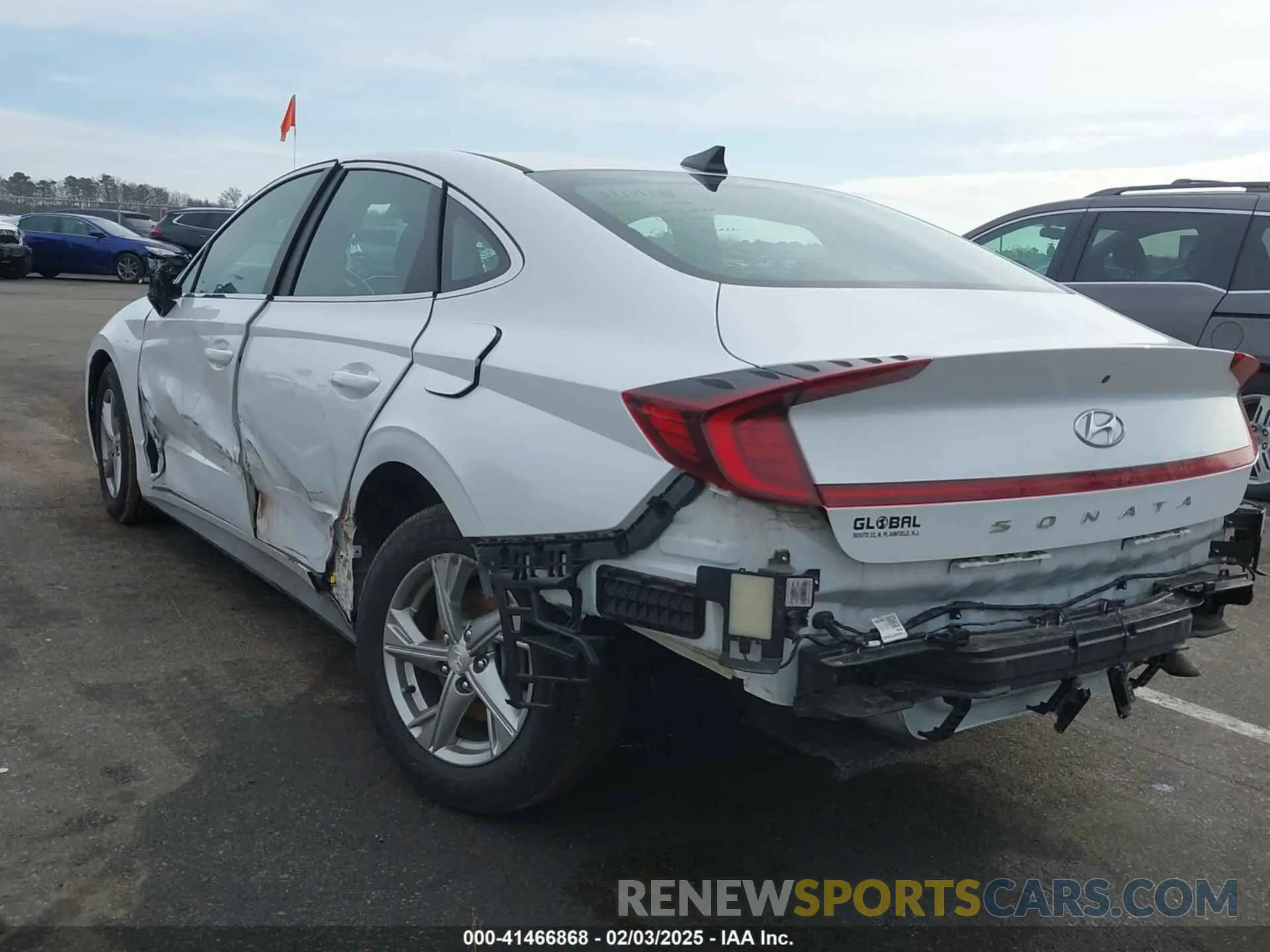 6 Photograph of a damaged car 5NPEG4JA9NH147654 HYUNDAI SONATA 2022