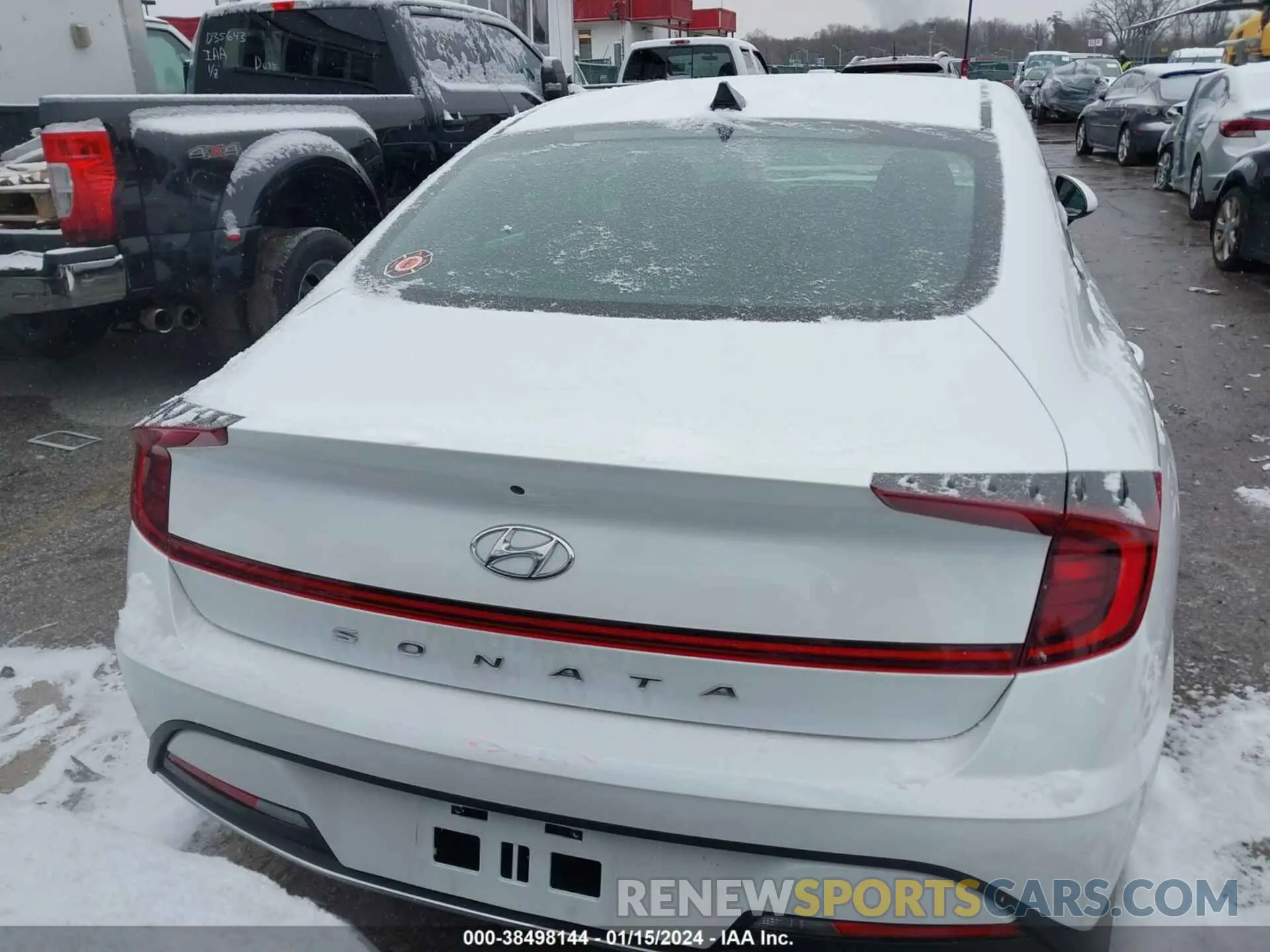 16 Photograph of a damaged car 5NPEG4JAXNH143533 HYUNDAI SONATA 2022