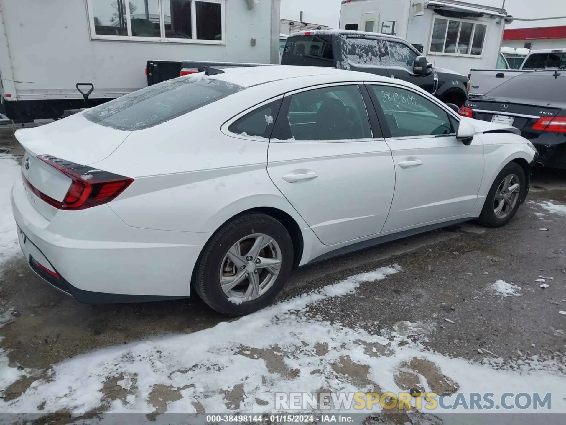 4 Photograph of a damaged car 5NPEG4JAXNH143533 HYUNDAI SONATA 2022