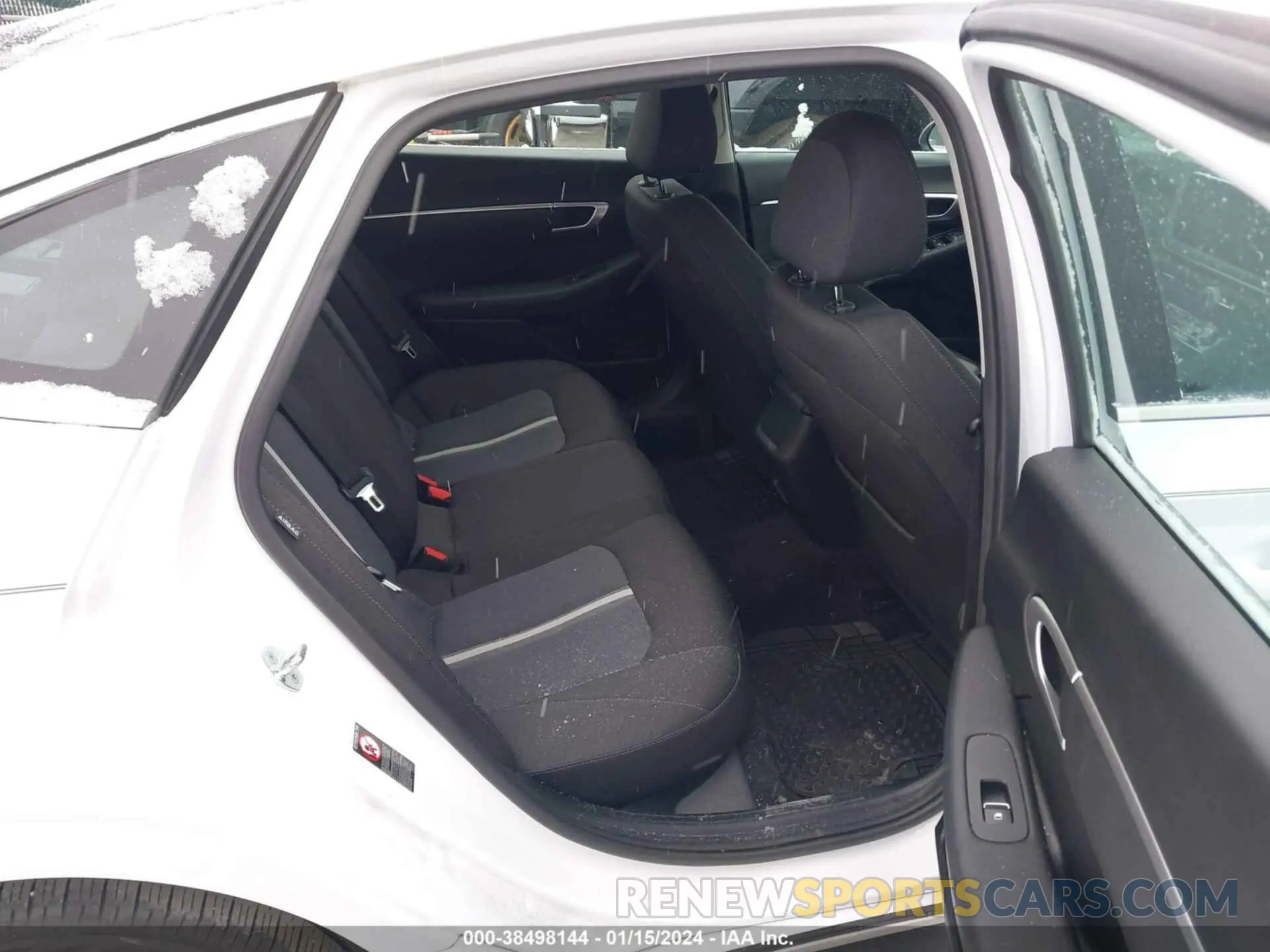 8 Photograph of a damaged car 5NPEG4JAXNH143533 HYUNDAI SONATA 2022