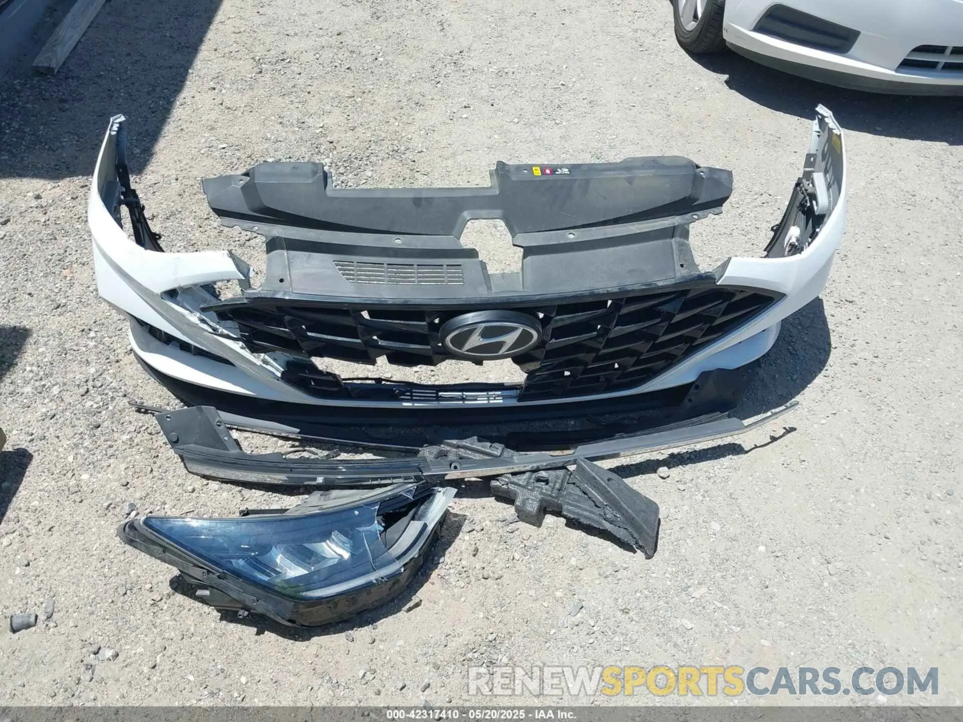 12 Photograph of a damaged car 5NPEJ4J23NH137129 HYUNDAI SONATA 2022