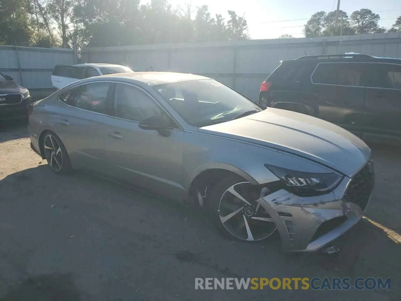 4 Photograph of a damaged car 5NPEJ4J25NH139111 HYUNDAI SONATA 2022