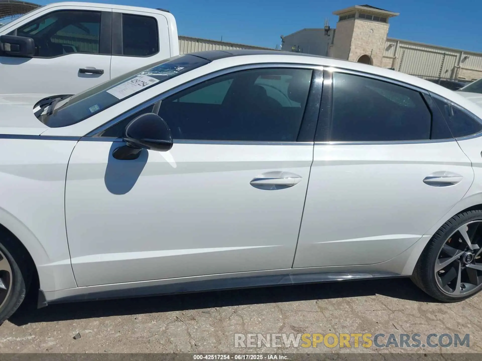 14 Photograph of a damaged car 5NPEJ4J28NH136090 HYUNDAI SONATA 2022