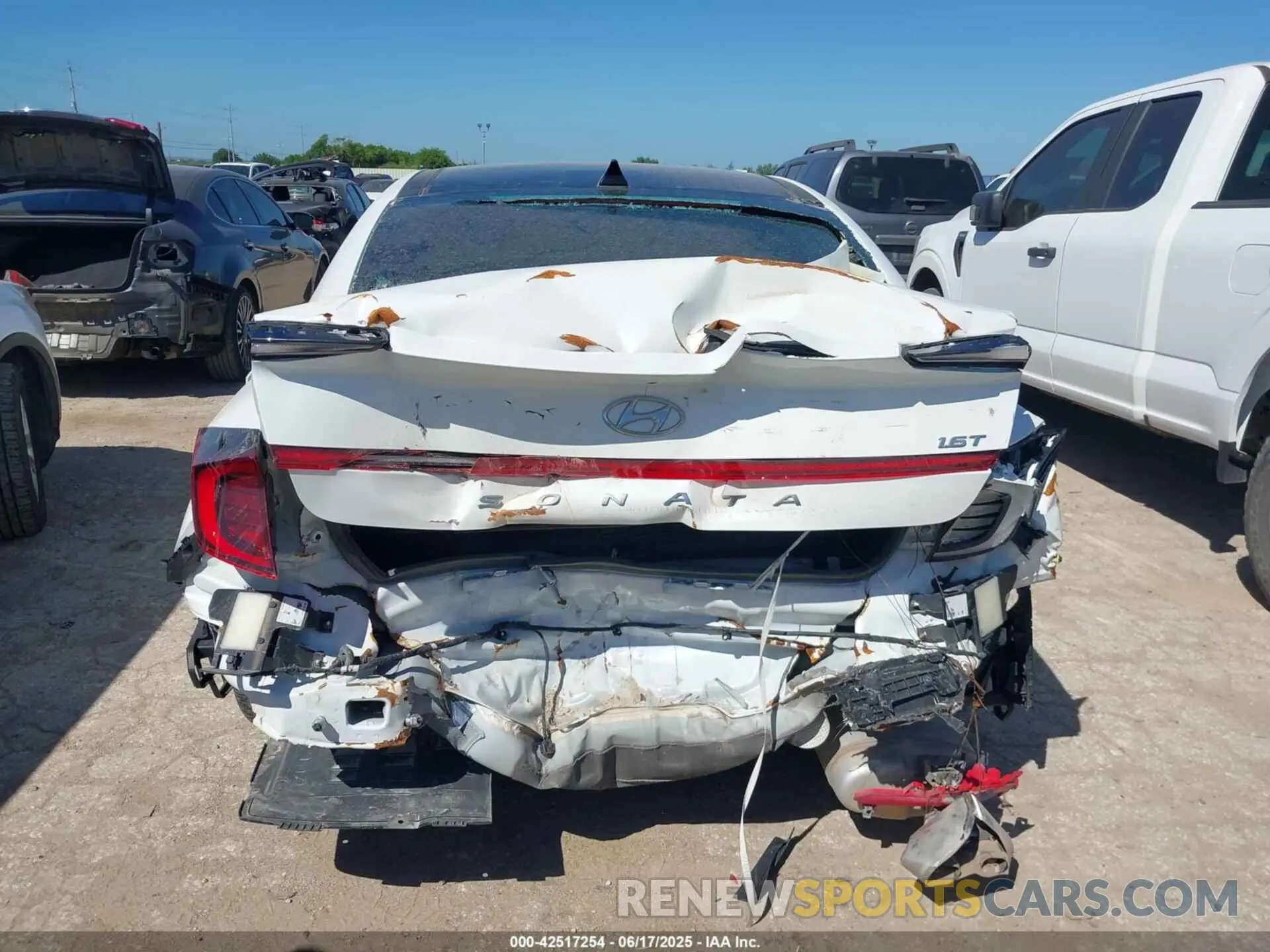 16 Photograph of a damaged car 5NPEJ4J28NH136090 HYUNDAI SONATA 2022