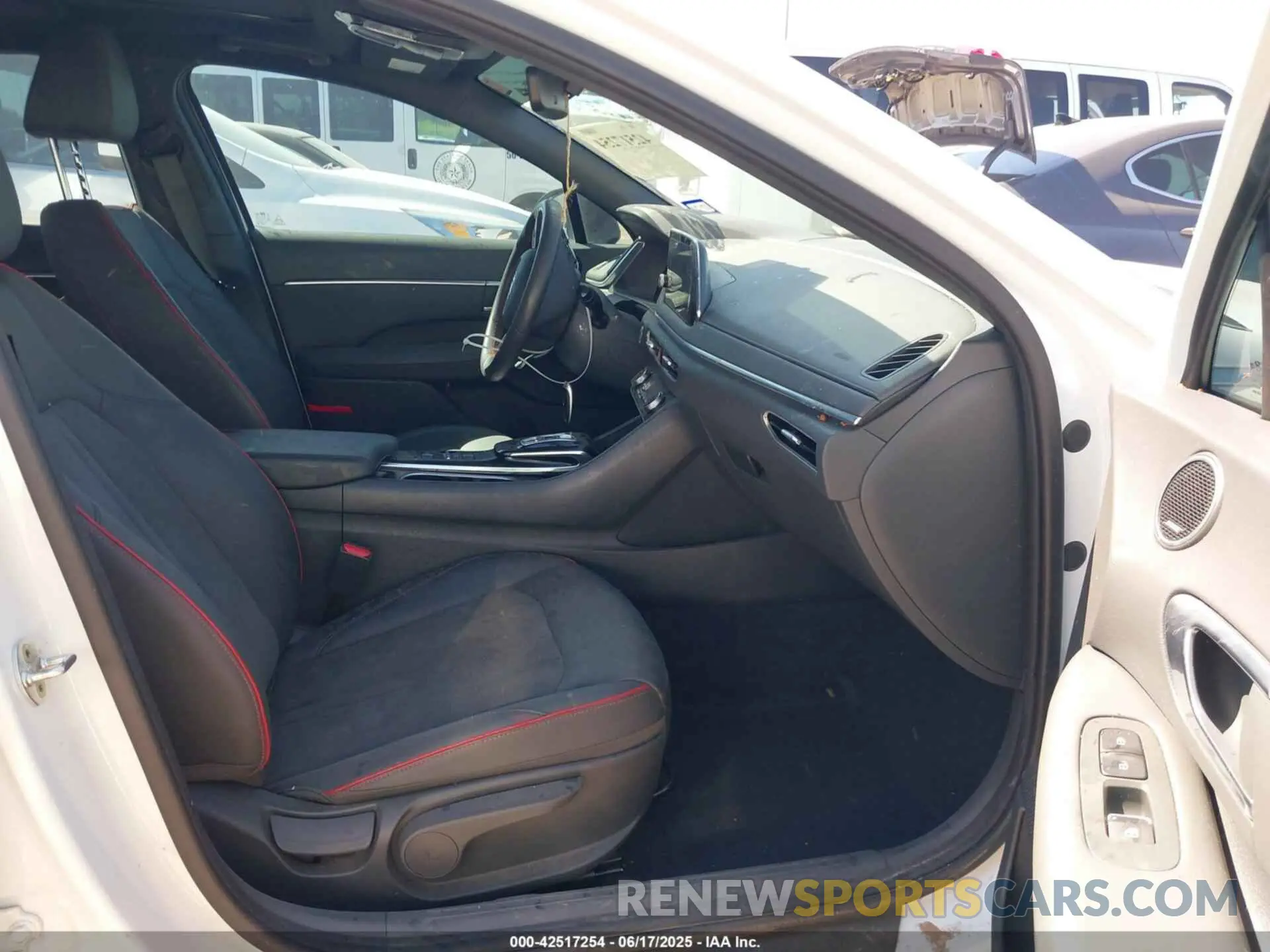 5 Photograph of a damaged car 5NPEJ4J28NH136090 HYUNDAI SONATA 2022