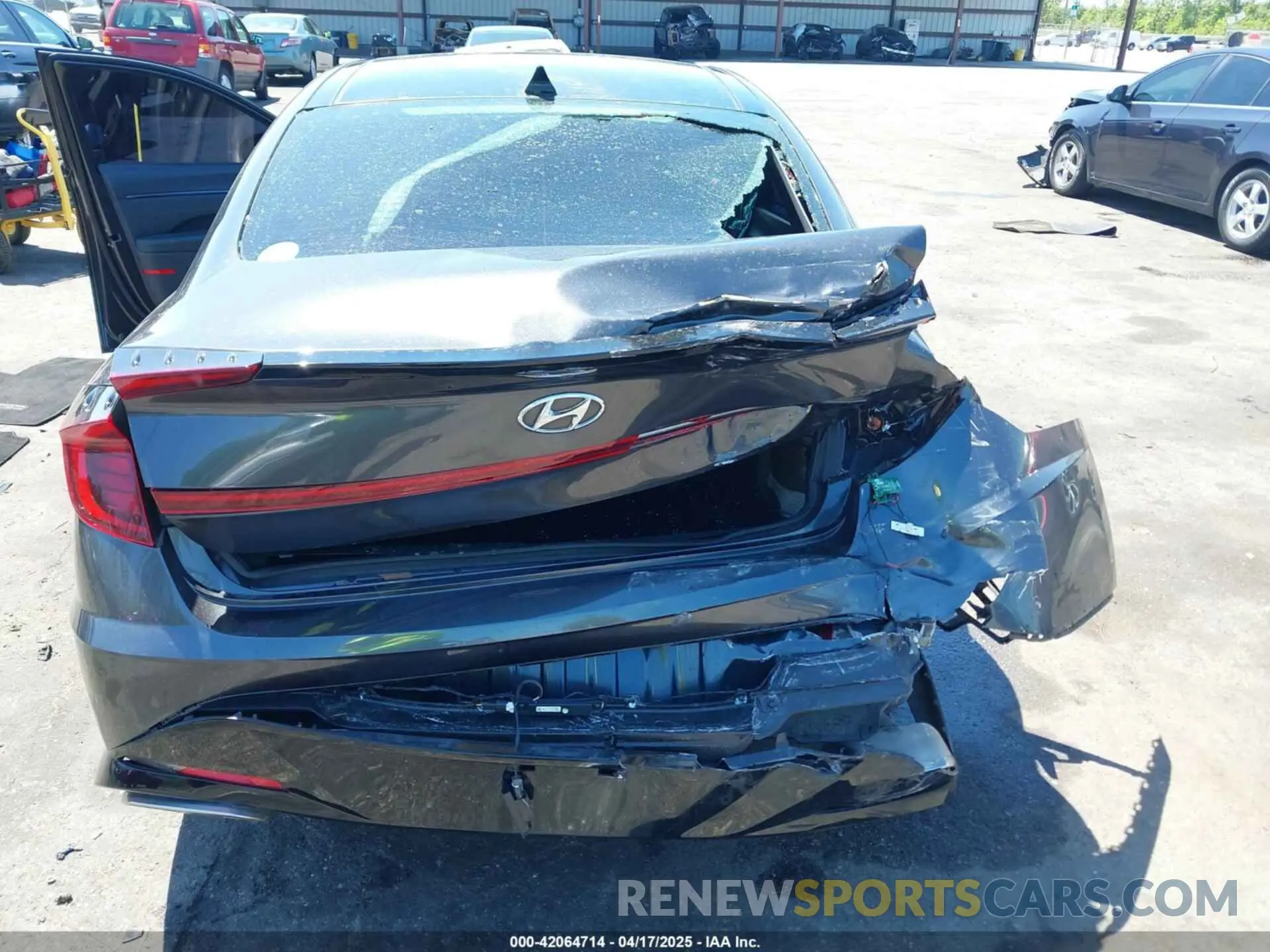 6 Photograph of a damaged car 5NPEK4JC0NH143301 HYUNDAI SONATA 2022