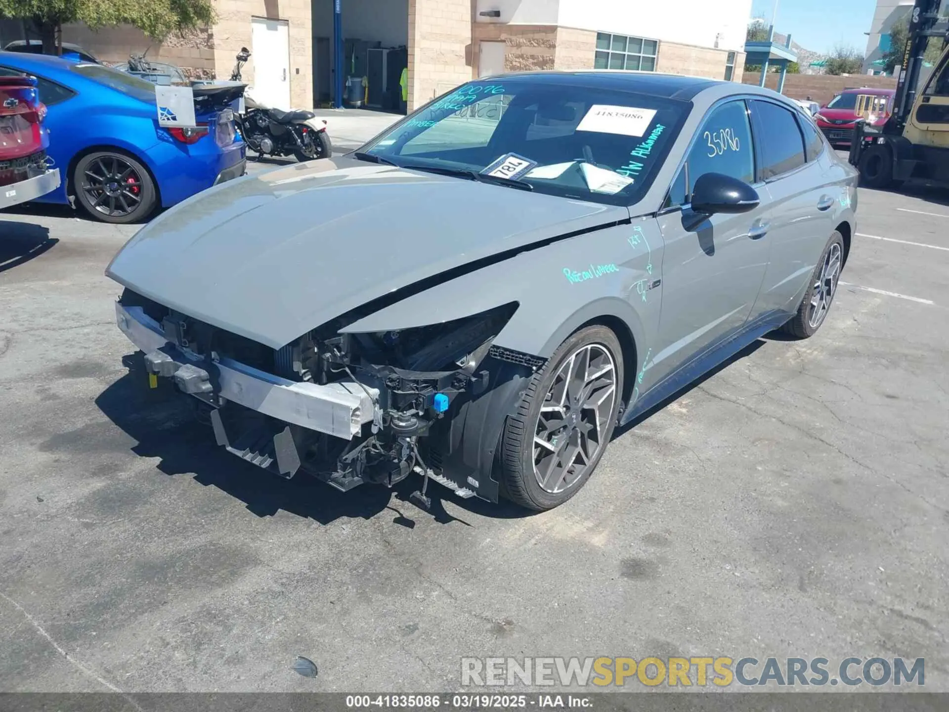 2 Photograph of a damaged car 5NPEK4JC6NH146705 HYUNDAI SONATA 2022