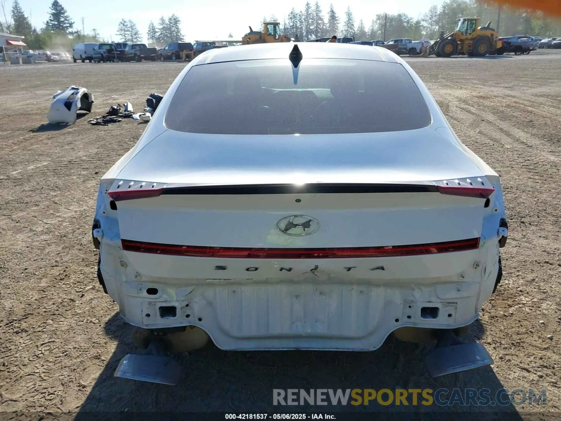 6 Photograph of a damaged car 5NPEK4JC8NH143272 HYUNDAI SONATA 2022