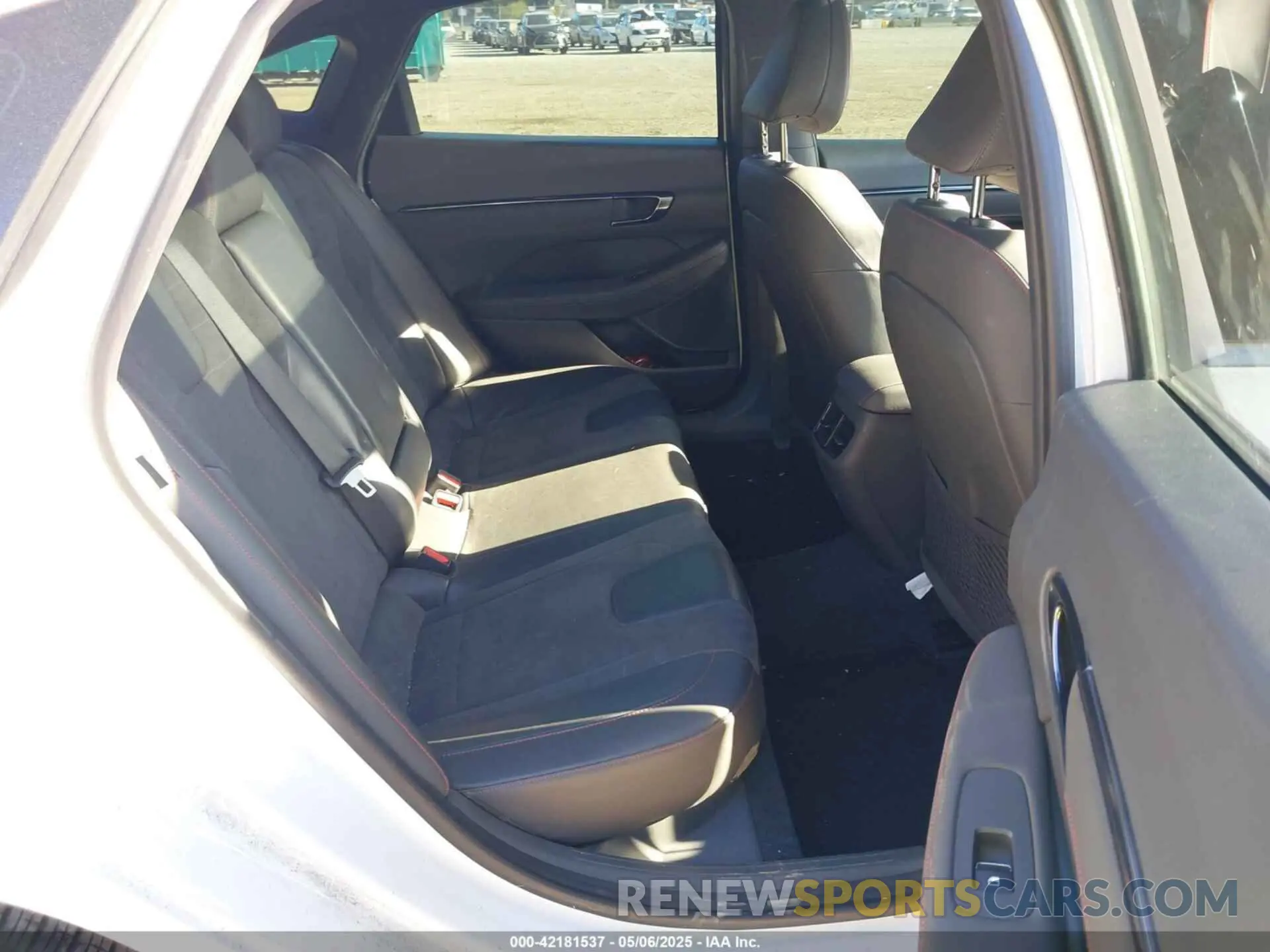 8 Photograph of a damaged car 5NPEK4JC8NH143272 HYUNDAI SONATA 2022