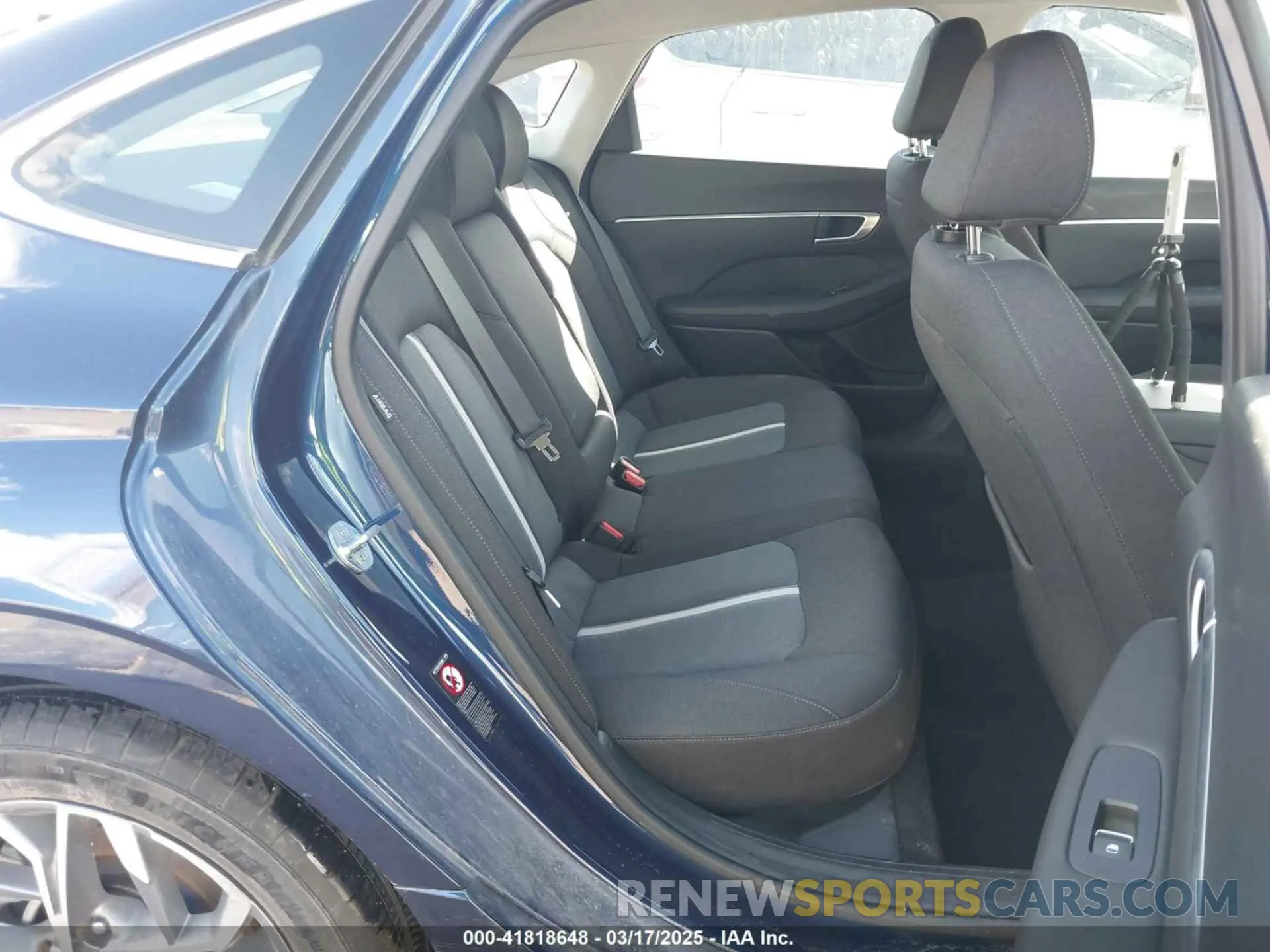 8 Photograph of a damaged car 5NPEL4JA9NH143342 HYUNDAI SONATA 2022