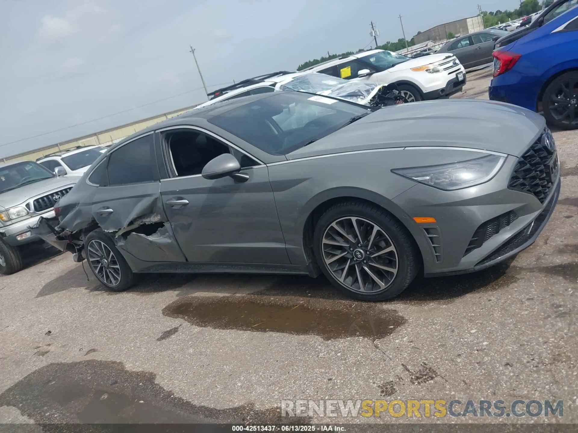 13 Photograph of a damaged car KMHL34J23NA222184 HYUNDAI SONATA 2022