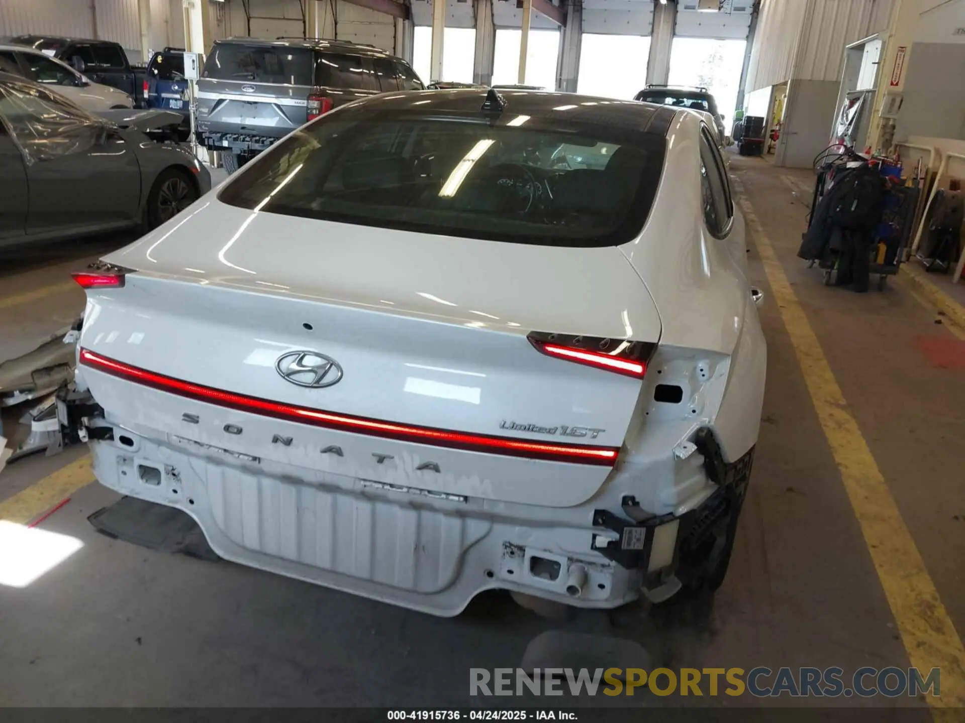 17 Photograph of a damaged car KMHL34J2XNA193542 HYUNDAI SONATA 2022