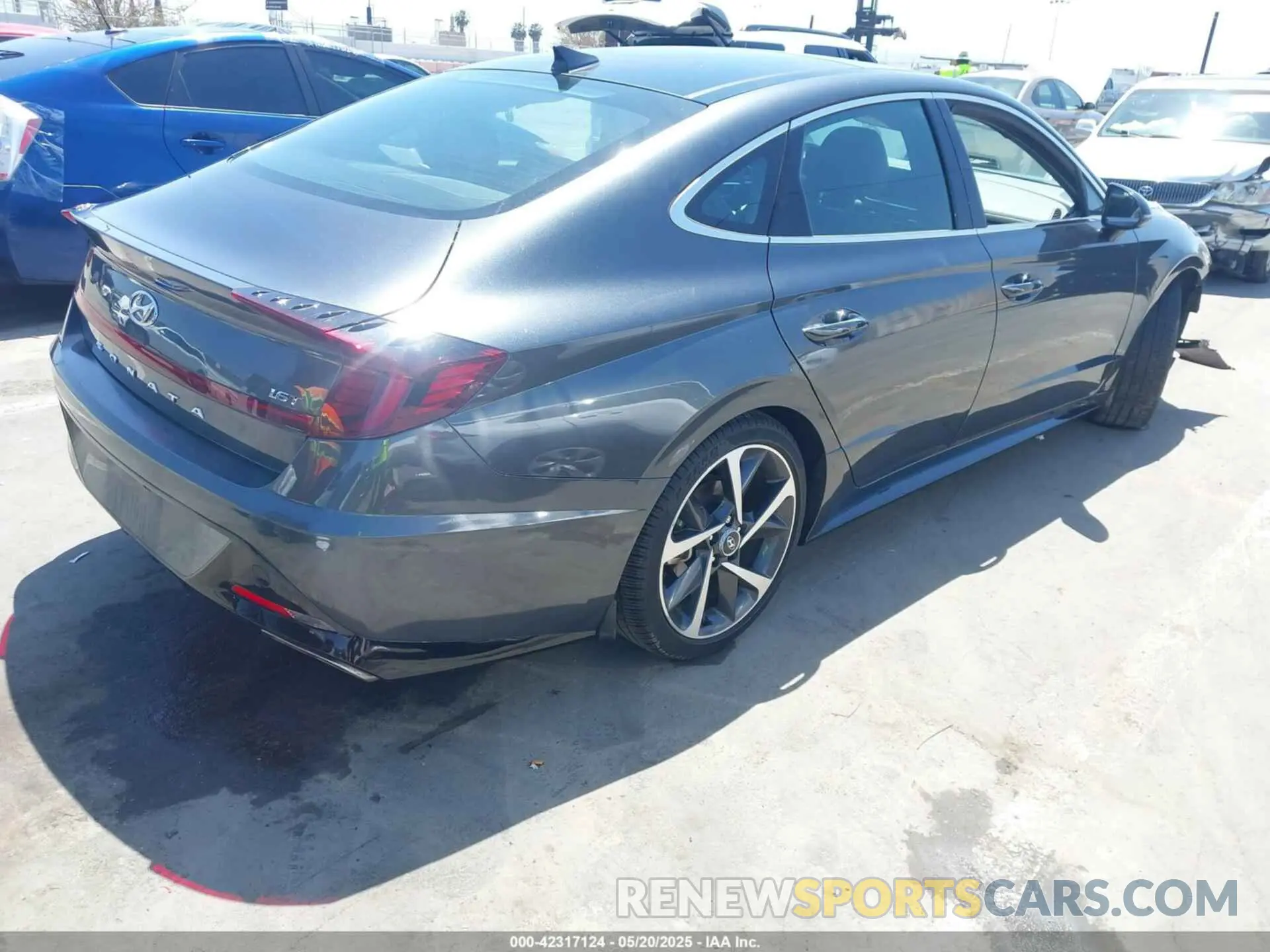 4 Photograph of a damaged car KMHL44J28NA235994 HYUNDAI SONATA 2022