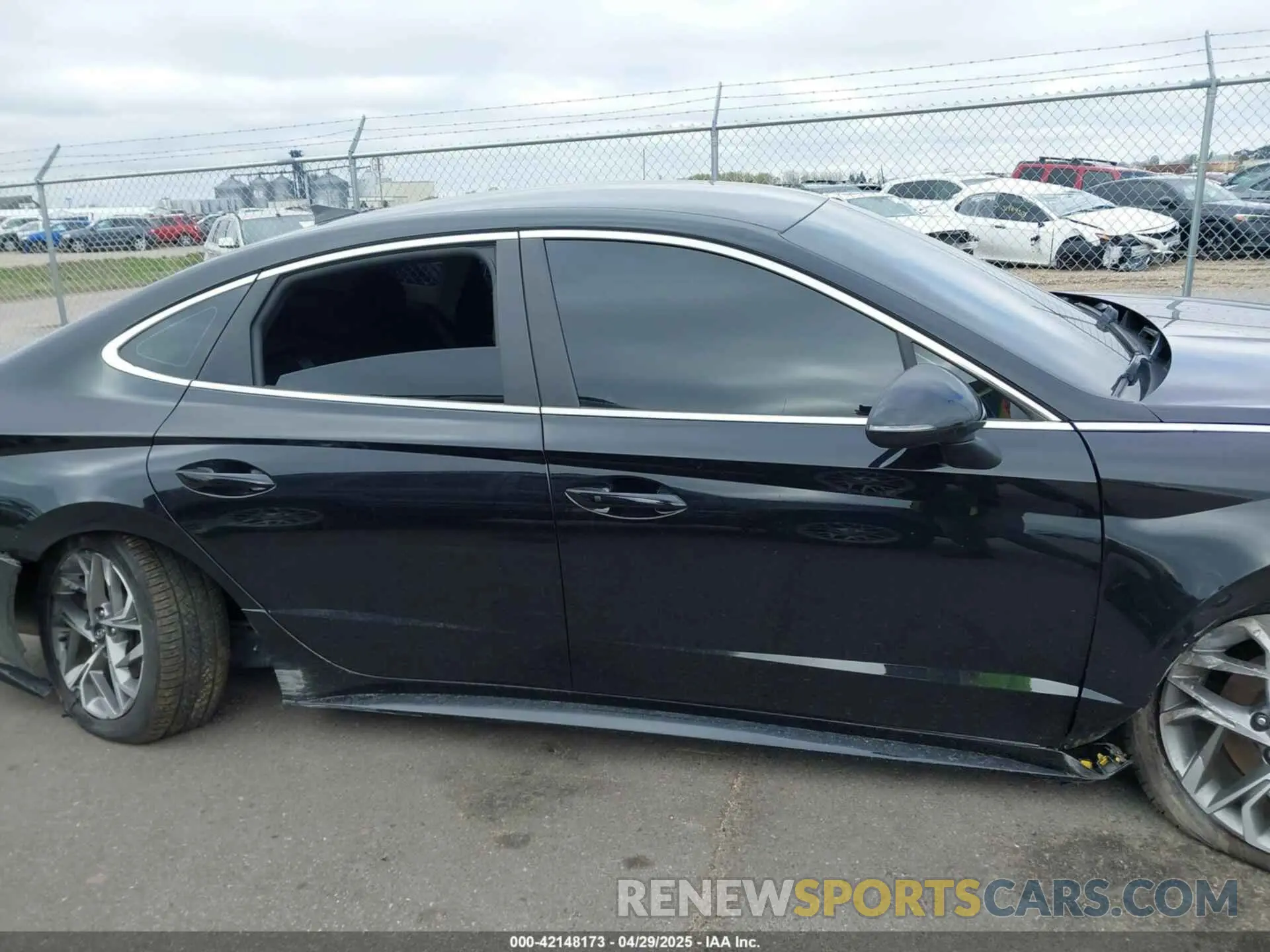 12 Photograph of a damaged car KMHL64JA0NA191717 HYUNDAI SONATA 2022