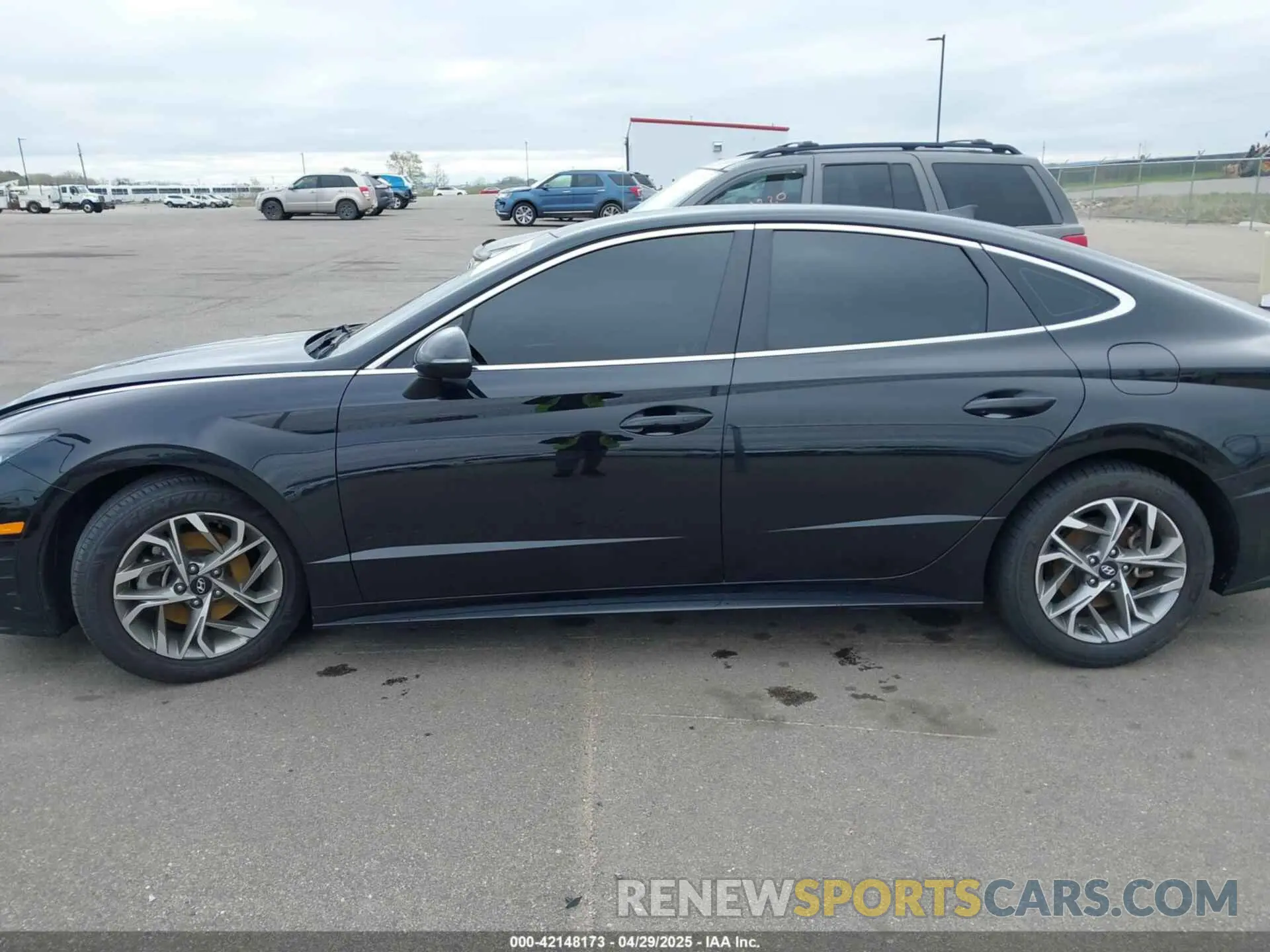 13 Photograph of a damaged car KMHL64JA0NA191717 HYUNDAI SONATA 2022