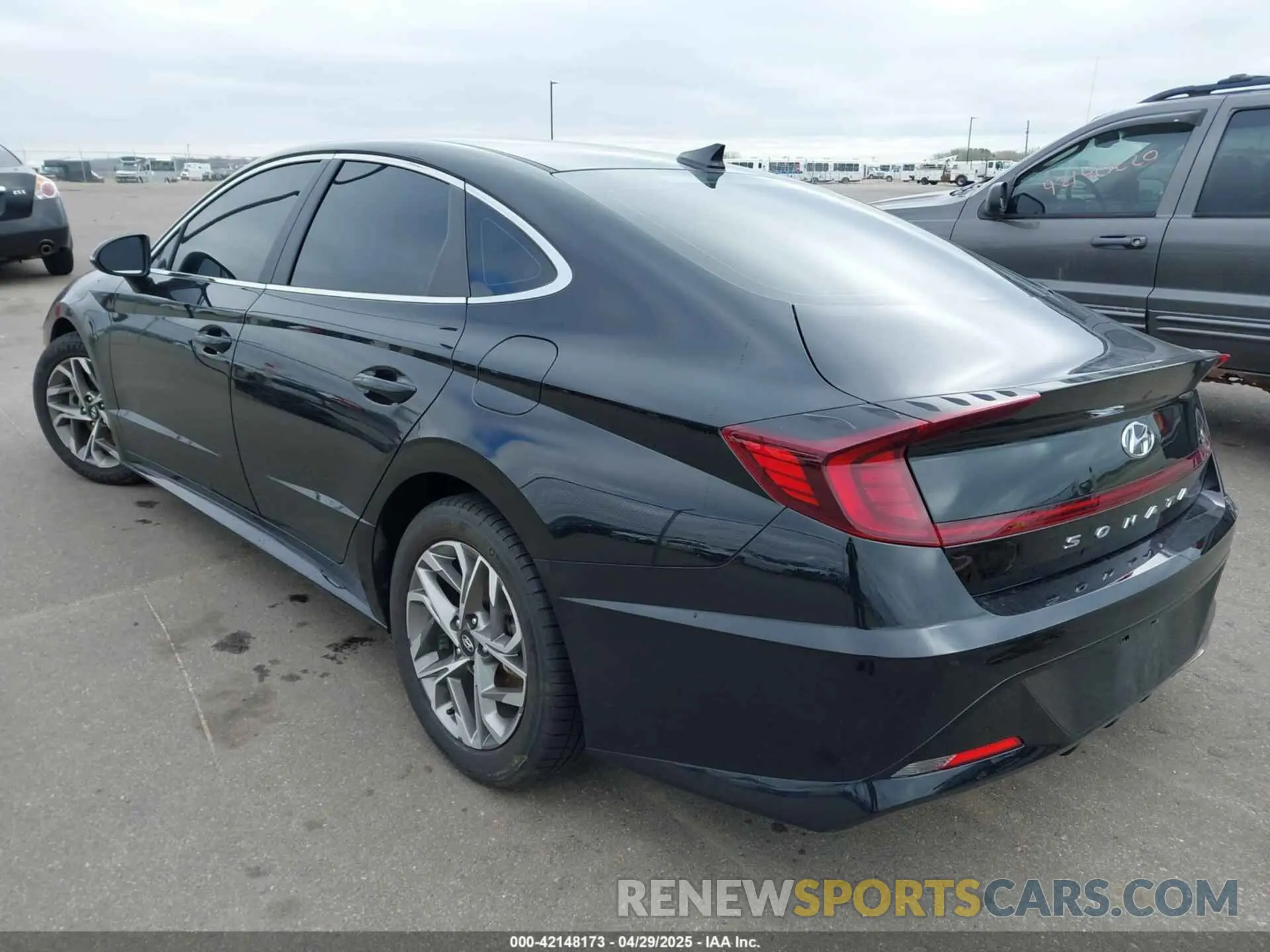3 Photograph of a damaged car KMHL64JA0NA191717 HYUNDAI SONATA 2022