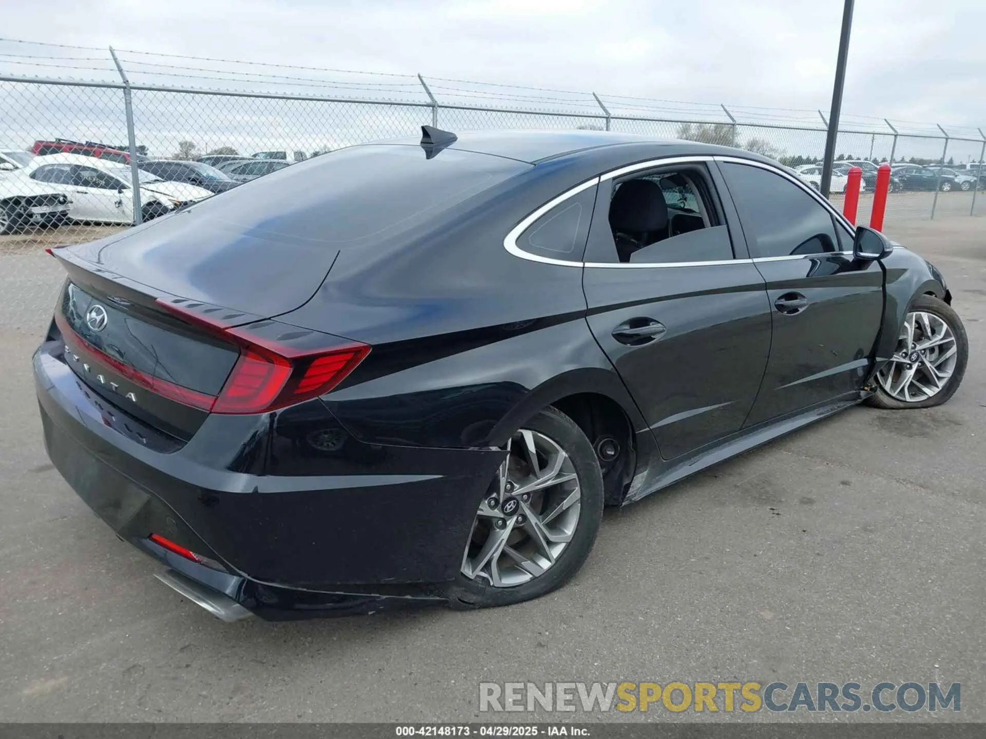 4 Photograph of a damaged car KMHL64JA0NA191717 HYUNDAI SONATA 2022