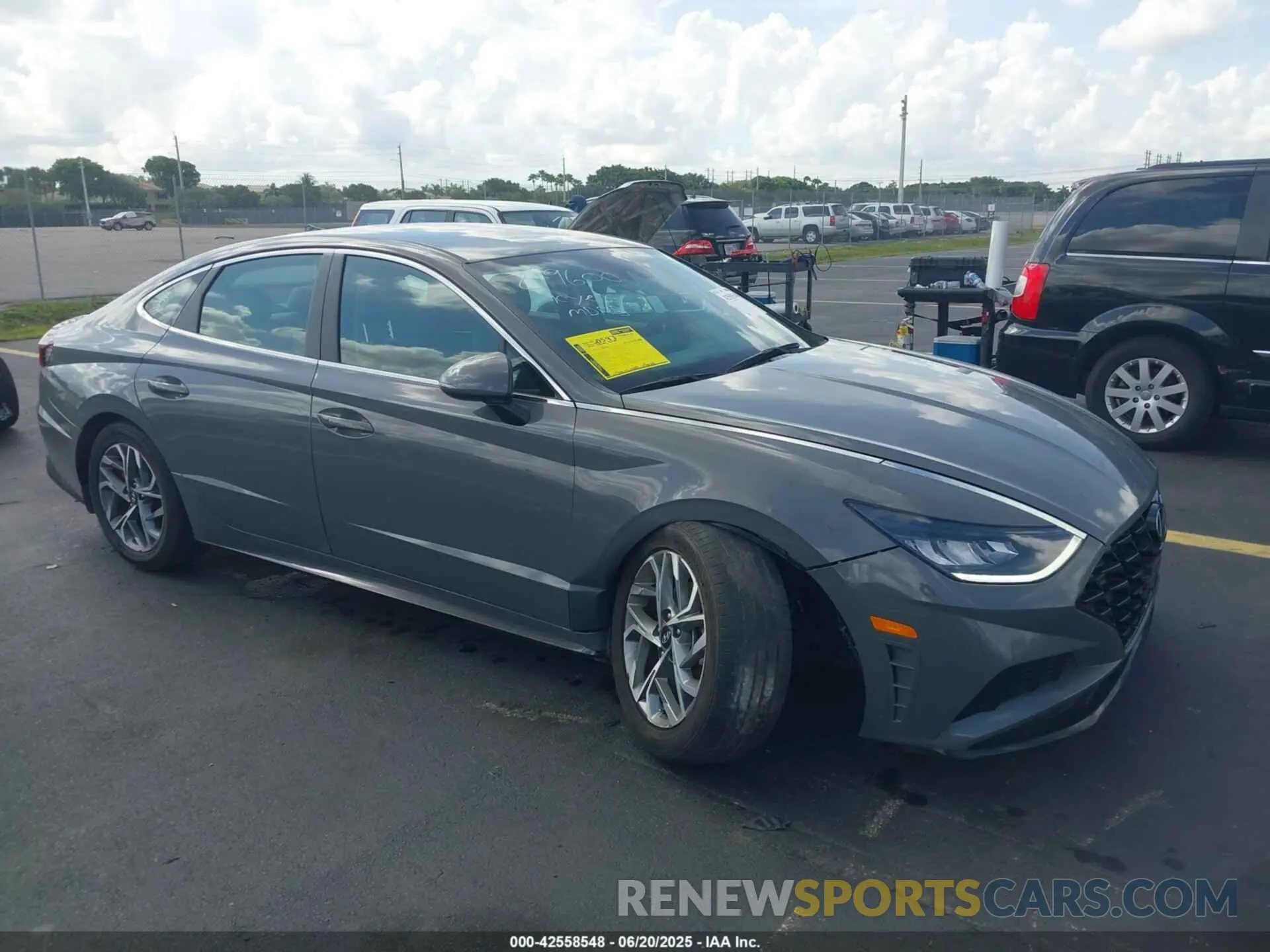 1 Photograph of a damaged car KMHL64JA0NA219600 HYUNDAI SONATA 2022
