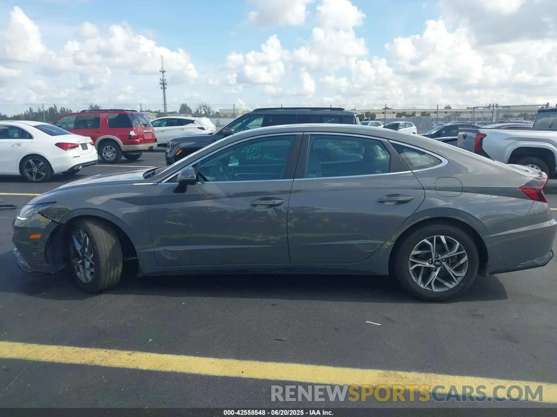 14 Photograph of a damaged car KMHL64JA0NA219600 HYUNDAI SONATA 2022