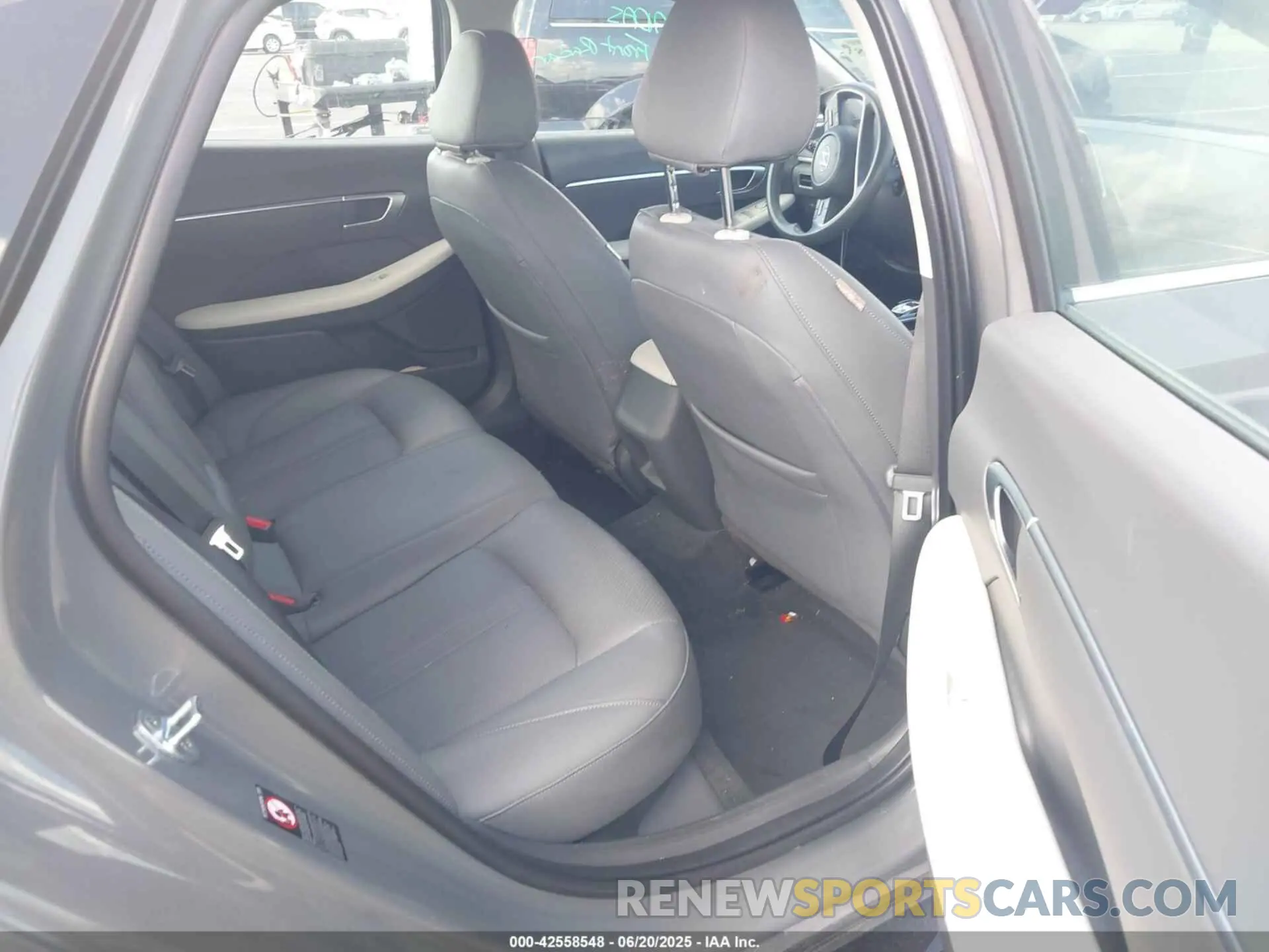 8 Photograph of a damaged car KMHL64JA0NA219600 HYUNDAI SONATA 2022