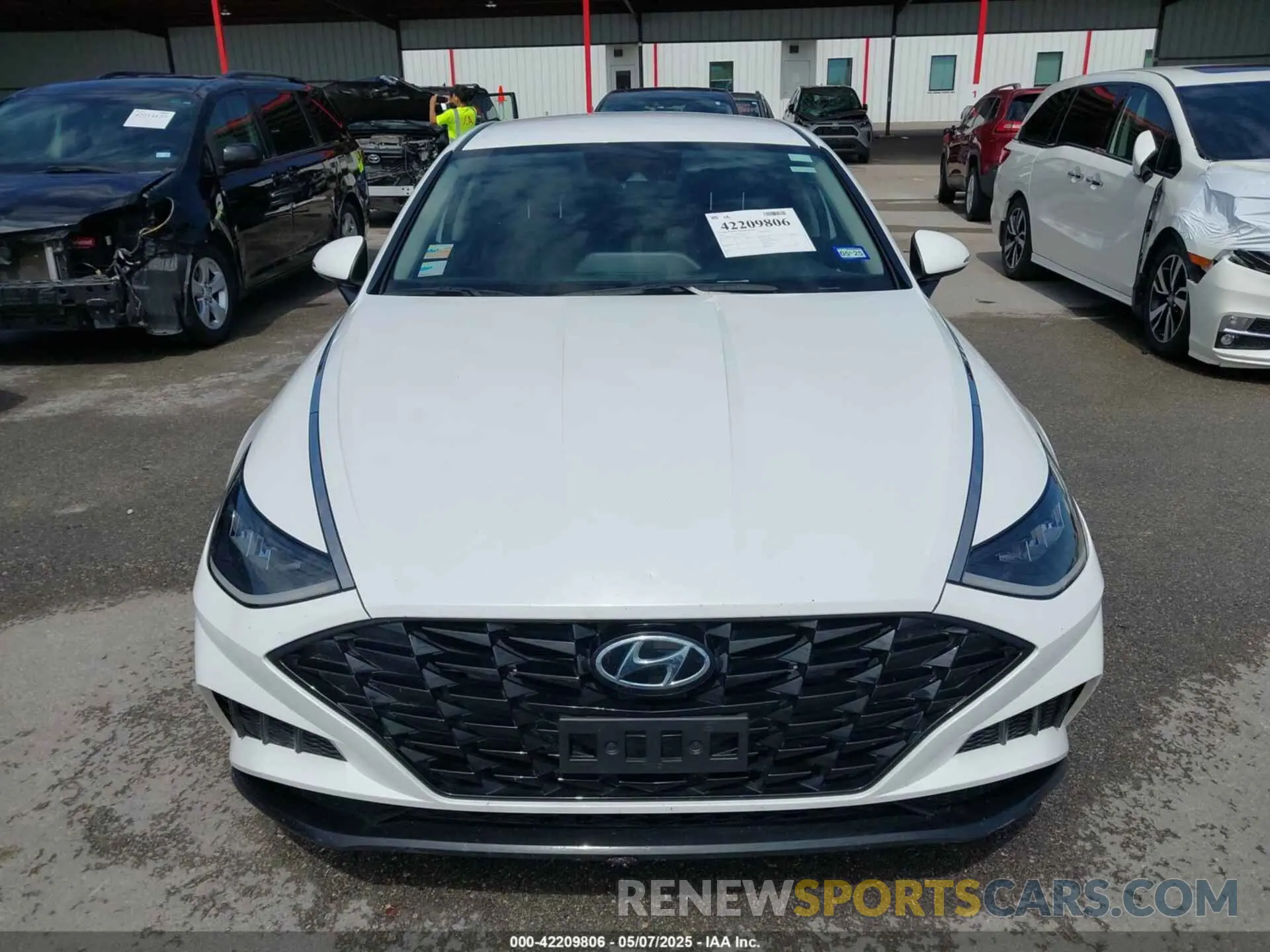 12 Photograph of a damaged car KMHL64JA1NA210095 HYUNDAI SONATA 2022