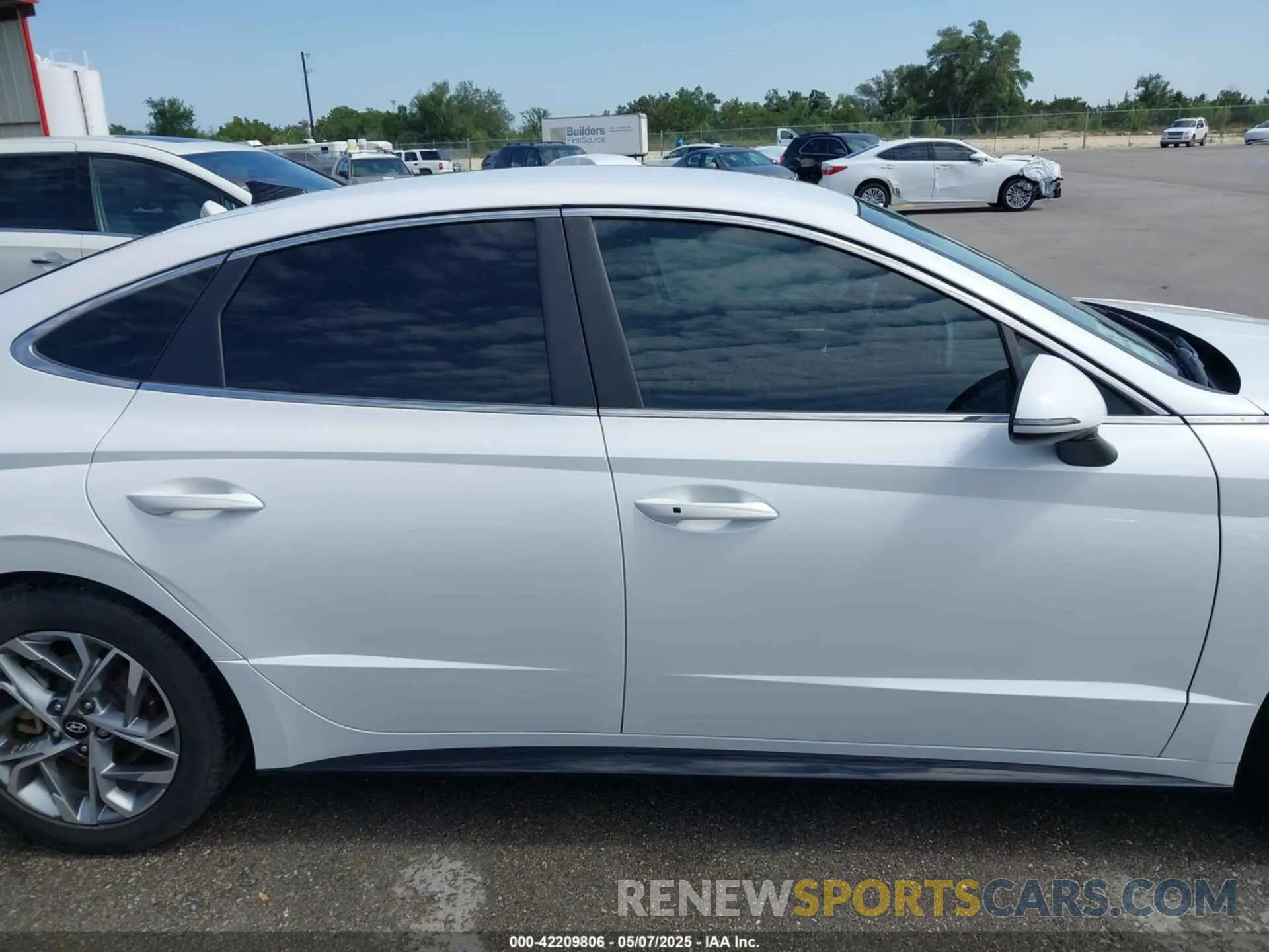 13 Photograph of a damaged car KMHL64JA1NA210095 HYUNDAI SONATA 2022
