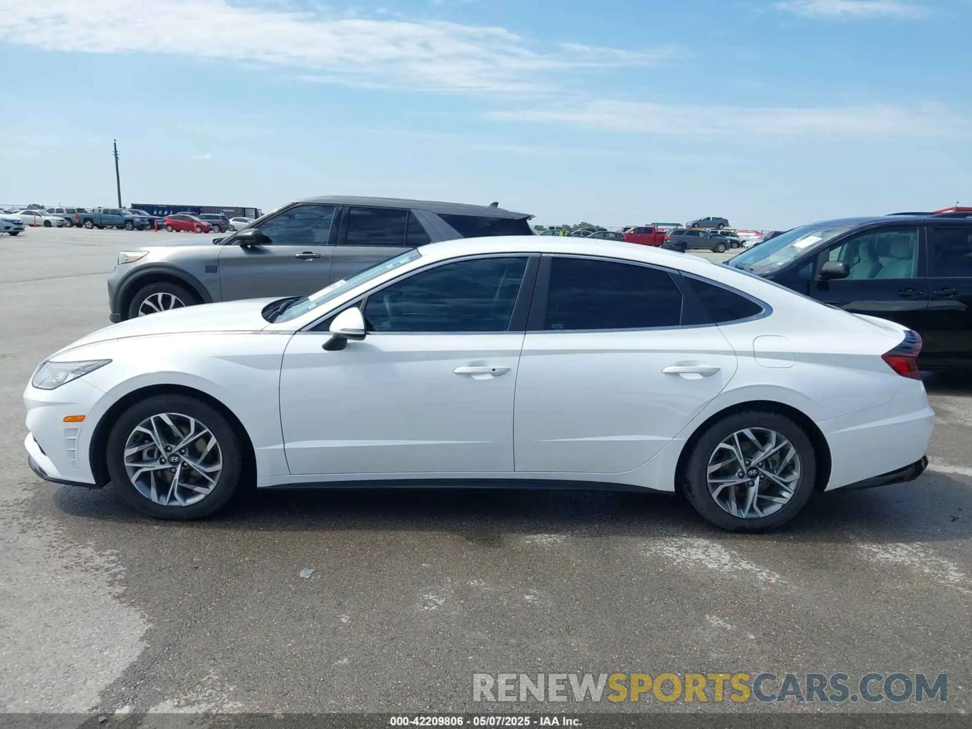 14 Photograph of a damaged car KMHL64JA1NA210095 HYUNDAI SONATA 2022