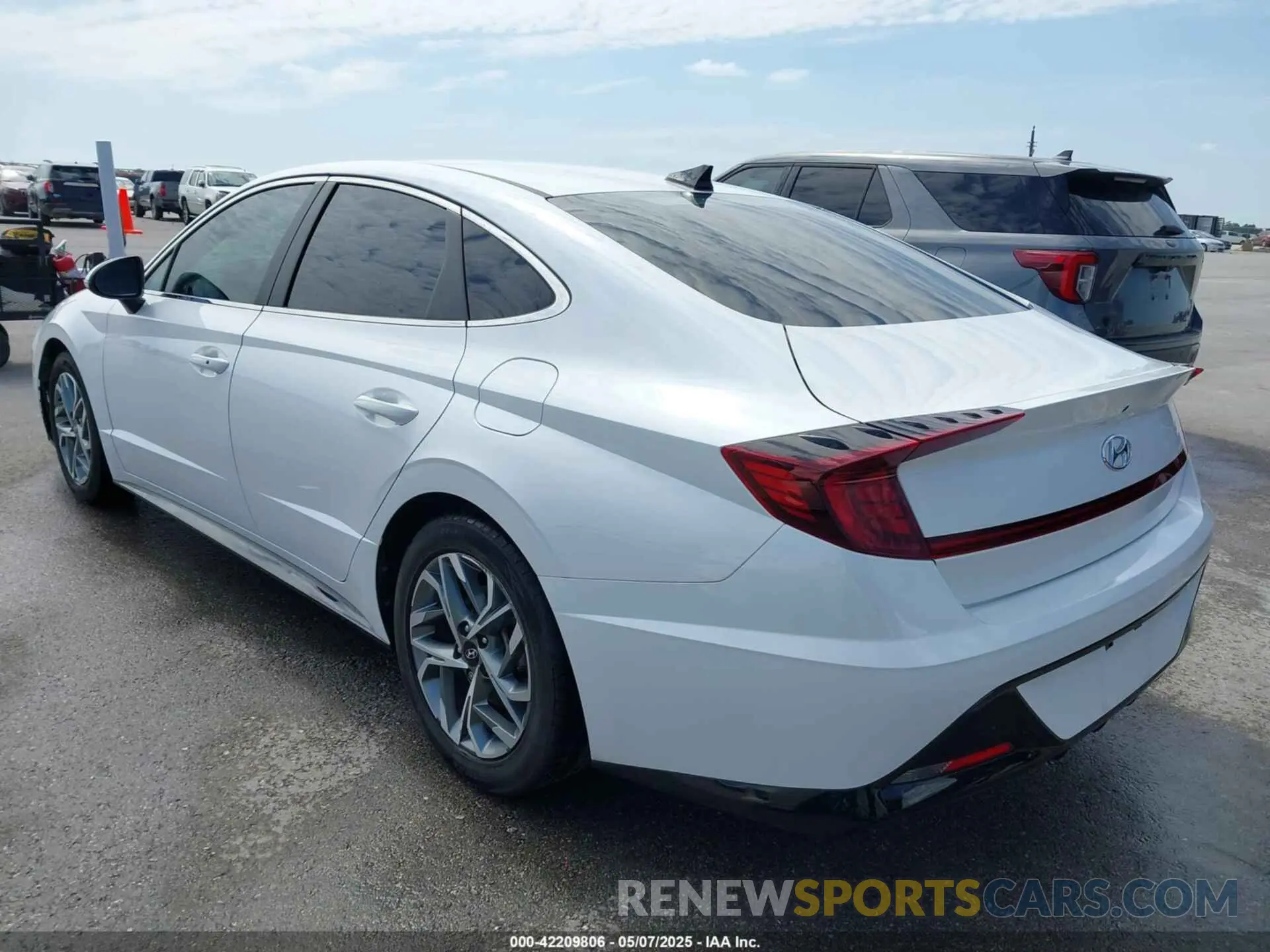 3 Photograph of a damaged car KMHL64JA1NA210095 HYUNDAI SONATA 2022