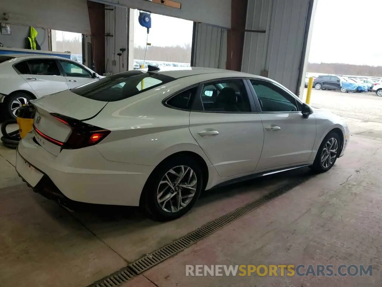 3 Photograph of a damaged car KMHL64JA5NA222573 HYUNDAI SONATA 2022