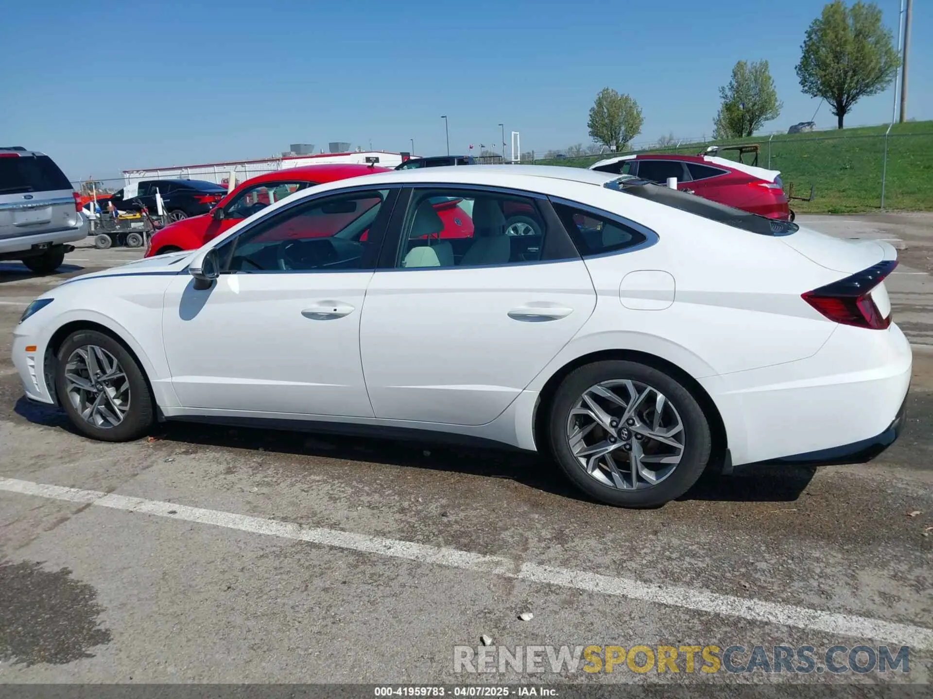 14 Photograph of a damaged car KMHL64JA7NA188393 HYUNDAI SONATA 2022