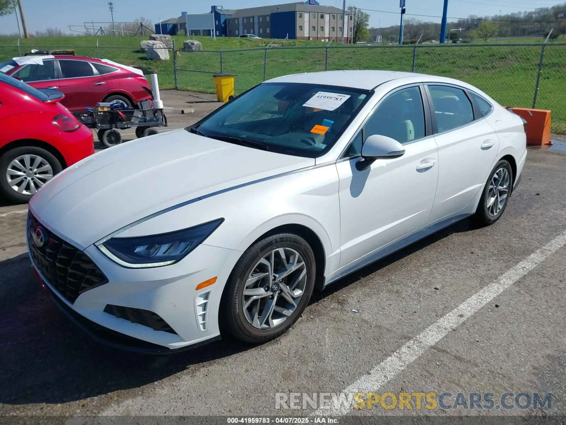 2 Photograph of a damaged car KMHL64JA7NA188393 HYUNDAI SONATA 2022