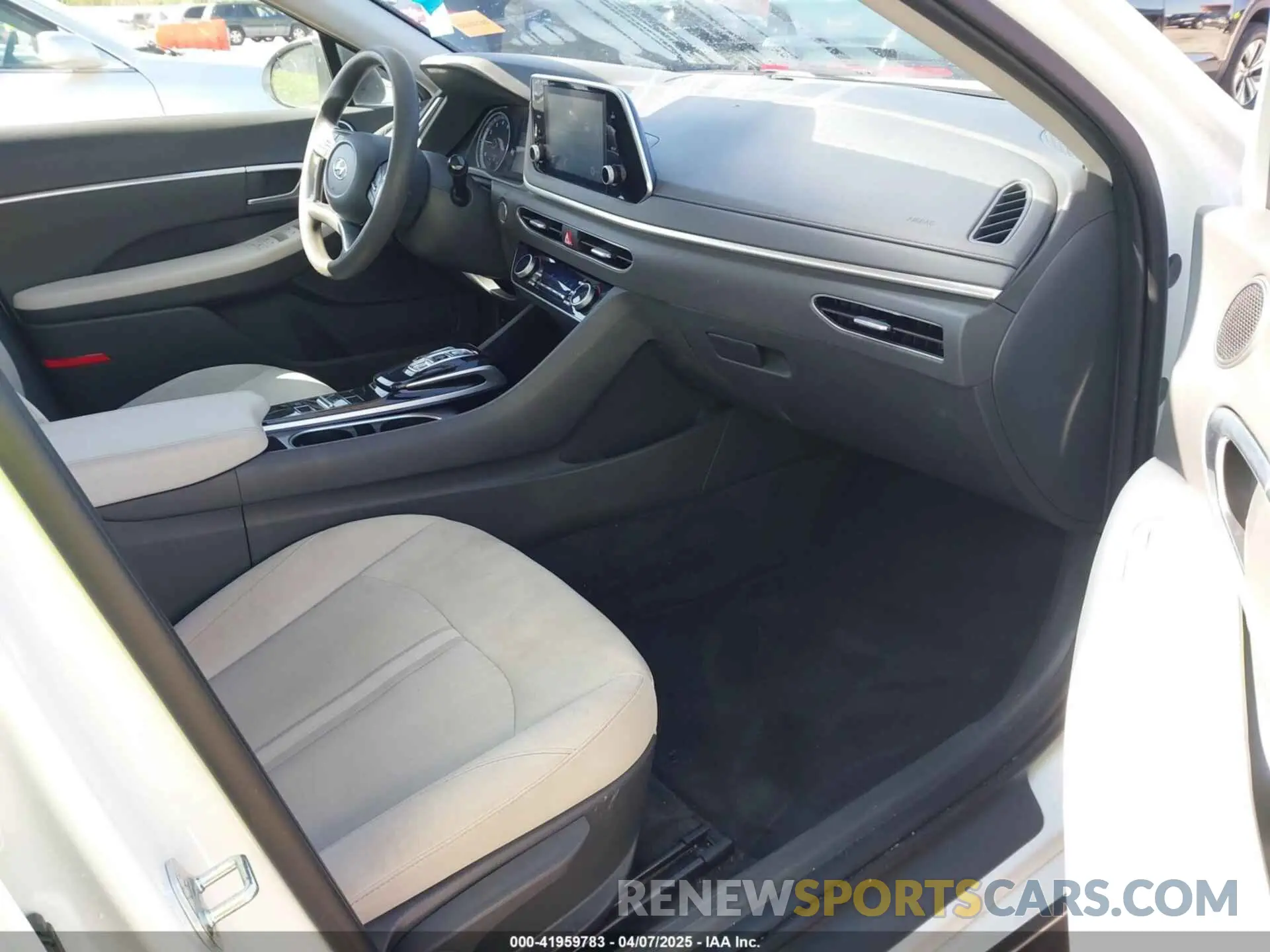 5 Photograph of a damaged car KMHL64JA7NA188393 HYUNDAI SONATA 2022