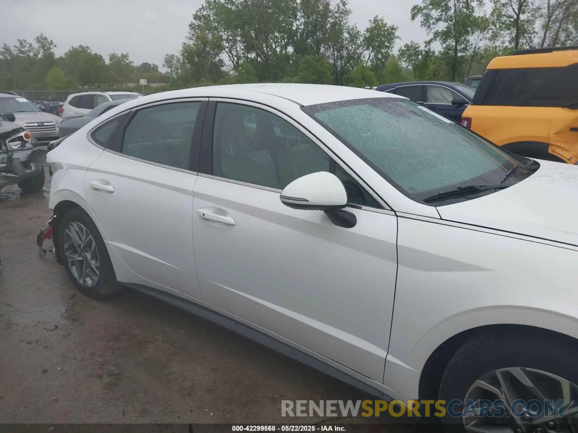 13 Photograph of a damaged car KMHL64JA8NA233499 HYUNDAI SONATA 2022