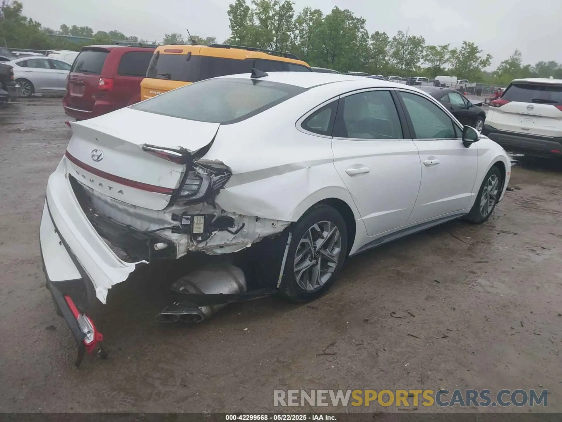 4 Photograph of a damaged car KMHL64JA8NA233499 HYUNDAI SONATA 2022