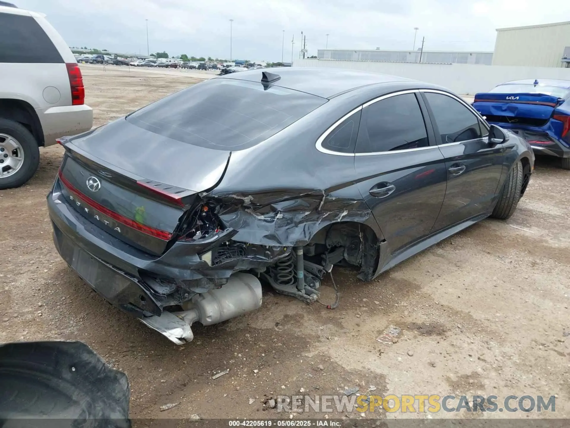 4 Photograph of a damaged car KMHL64JAXNA215344 HYUNDAI SONATA 2022