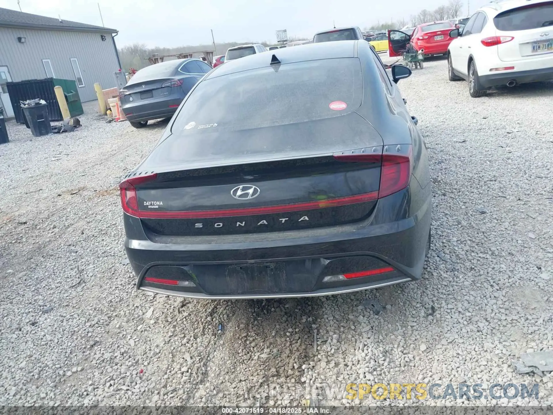 16 Photograph of a damaged car KMHL24JAXPA342447 HYUNDAI SONATA 2023