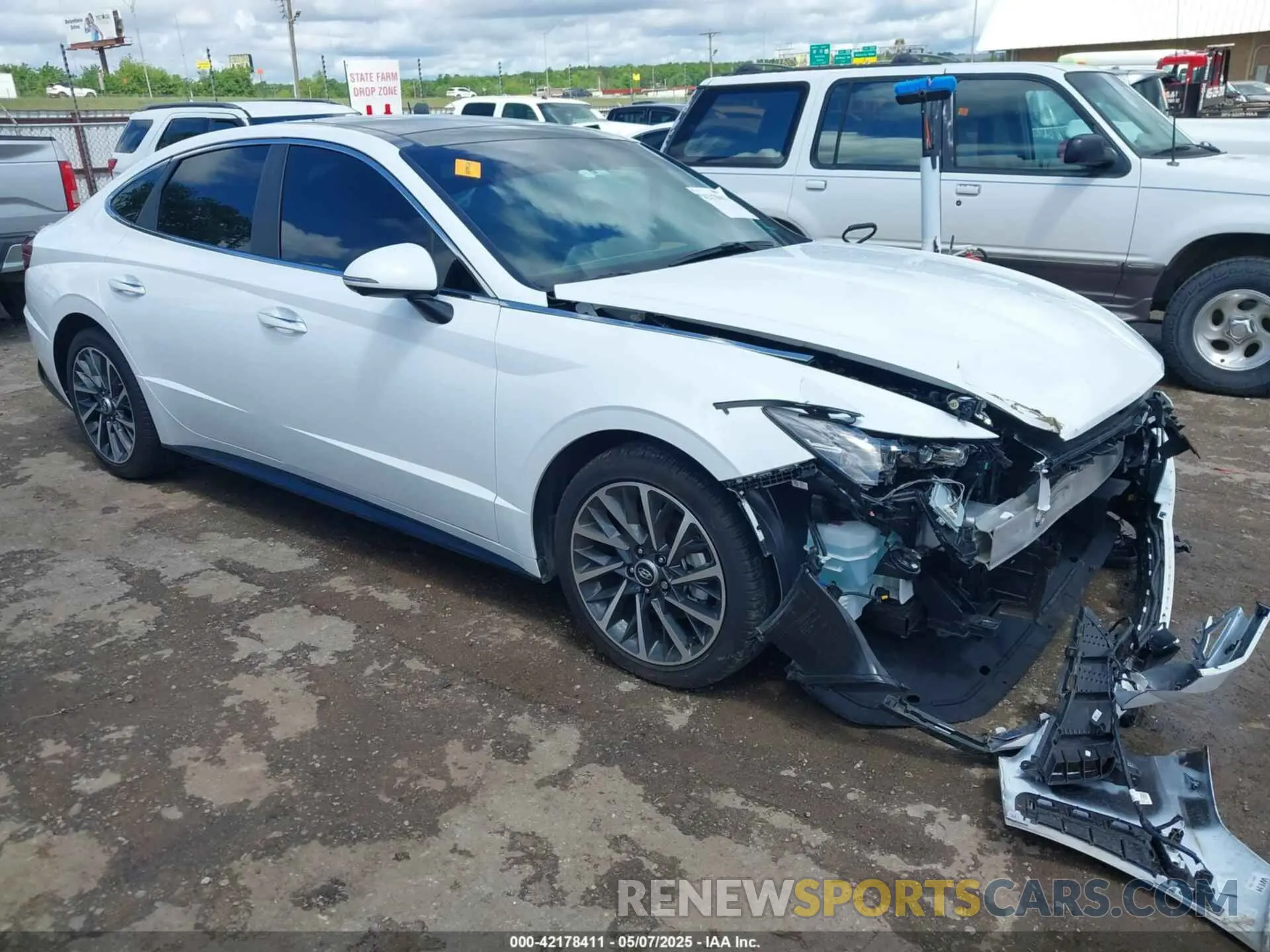 1 Photograph of a damaged car KMHL34J29PA343305 HYUNDAI SONATA 2023