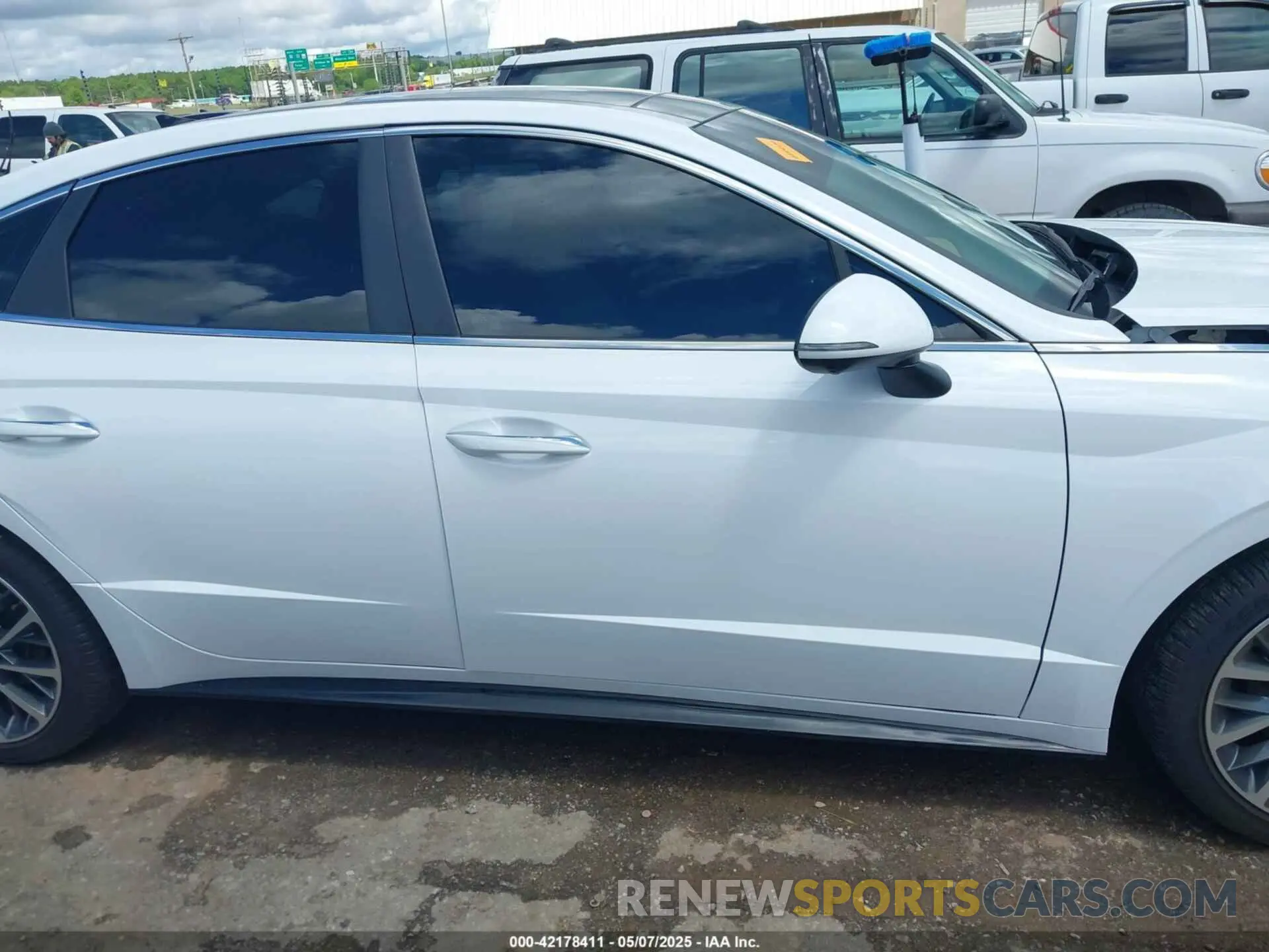 13 Photograph of a damaged car KMHL34J29PA343305 HYUNDAI SONATA 2023