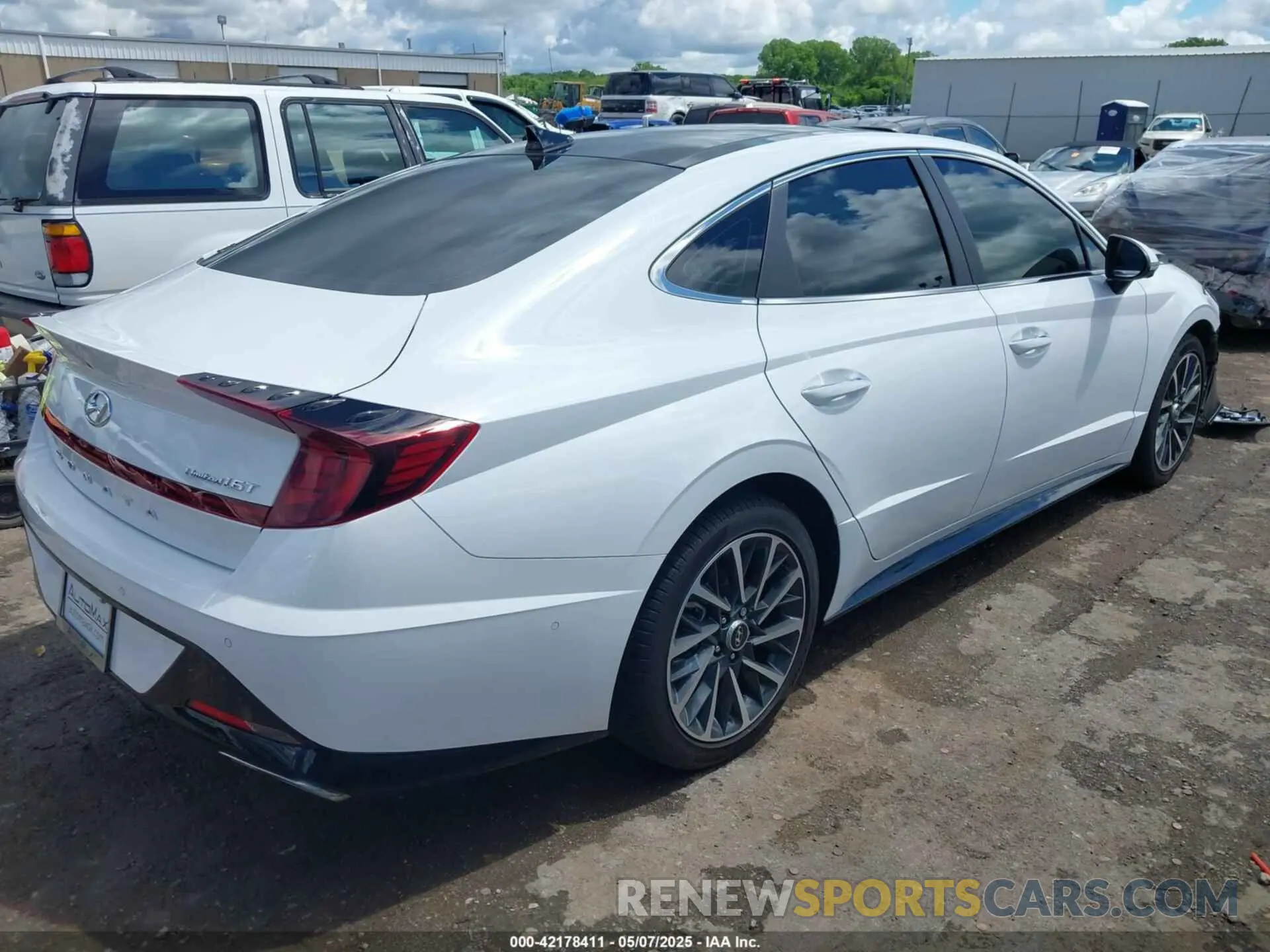 4 Photograph of a damaged car KMHL34J29PA343305 HYUNDAI SONATA 2023
