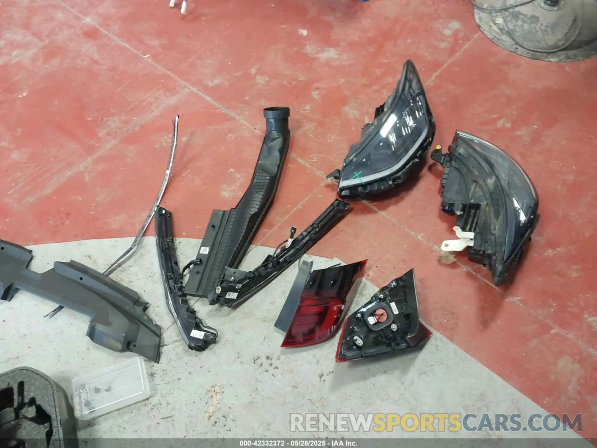 12 Photograph of a damaged car KMHL44J27PA260307 HYUNDAI SONATA 2023