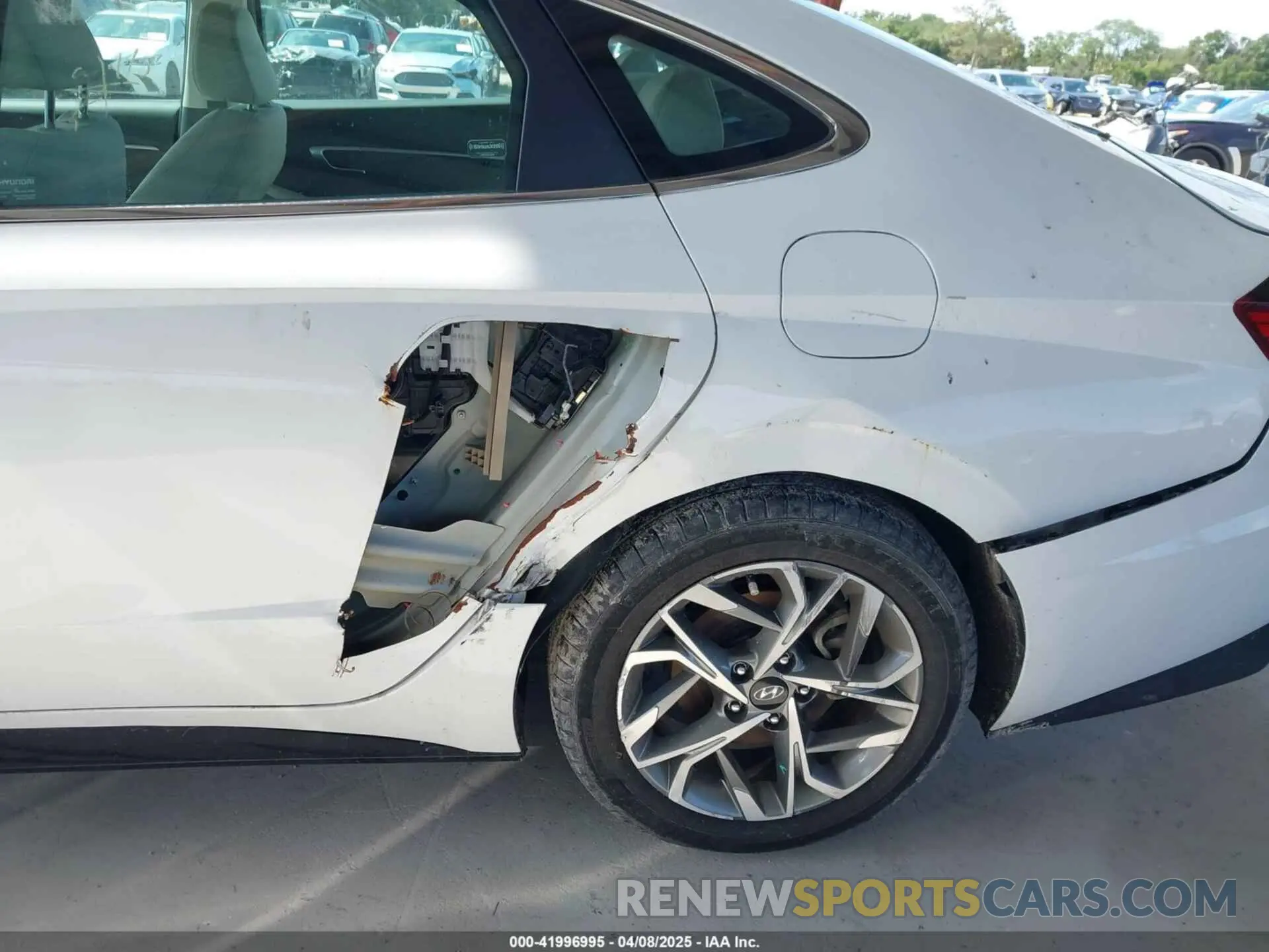 18 Photograph of a damaged car KMHL64JA0PA280223 HYUNDAI SONATA 2023