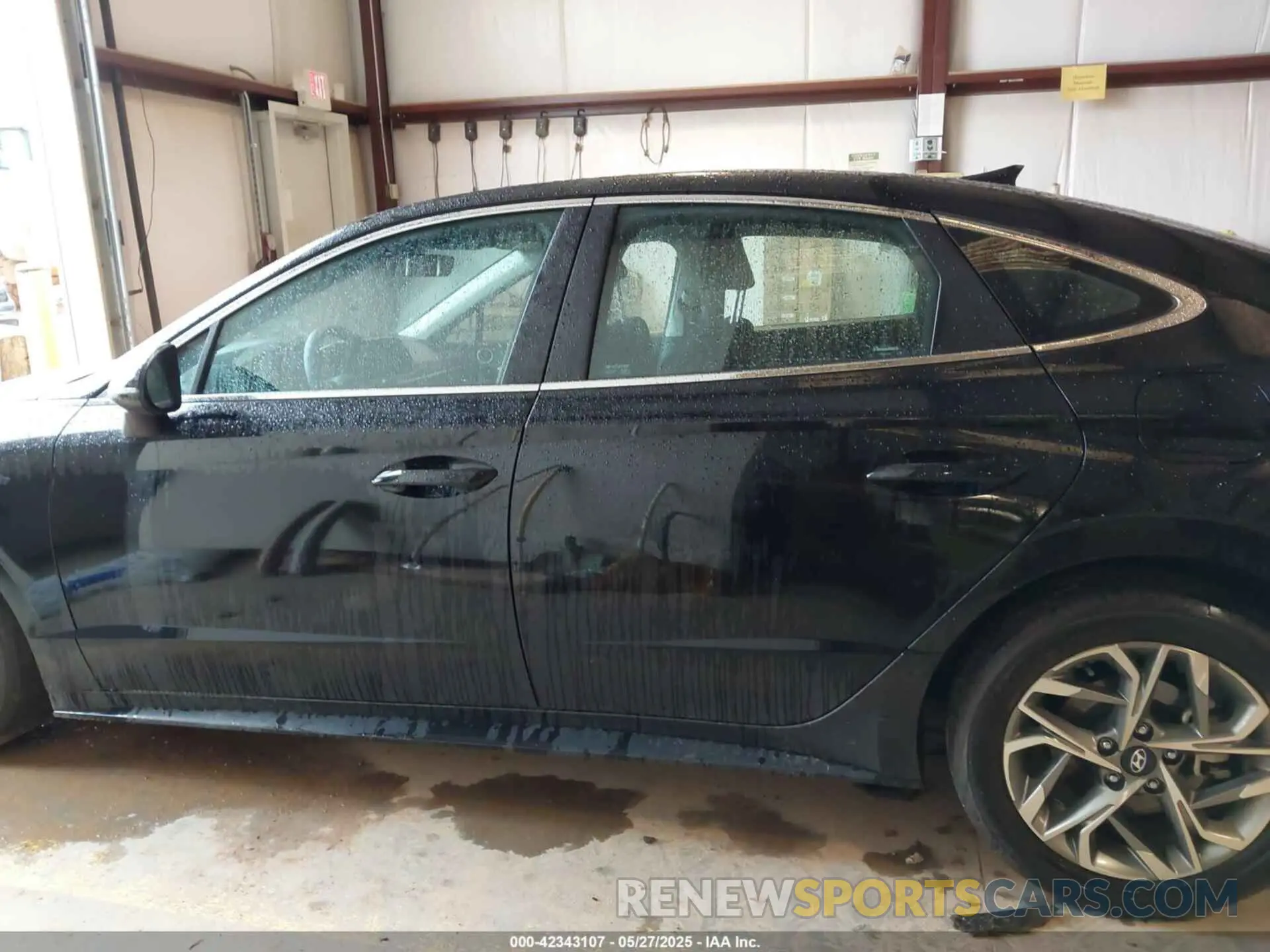 14 Photograph of a damaged car KMHL64JA1PA320700 HYUNDAI SONATA 2023