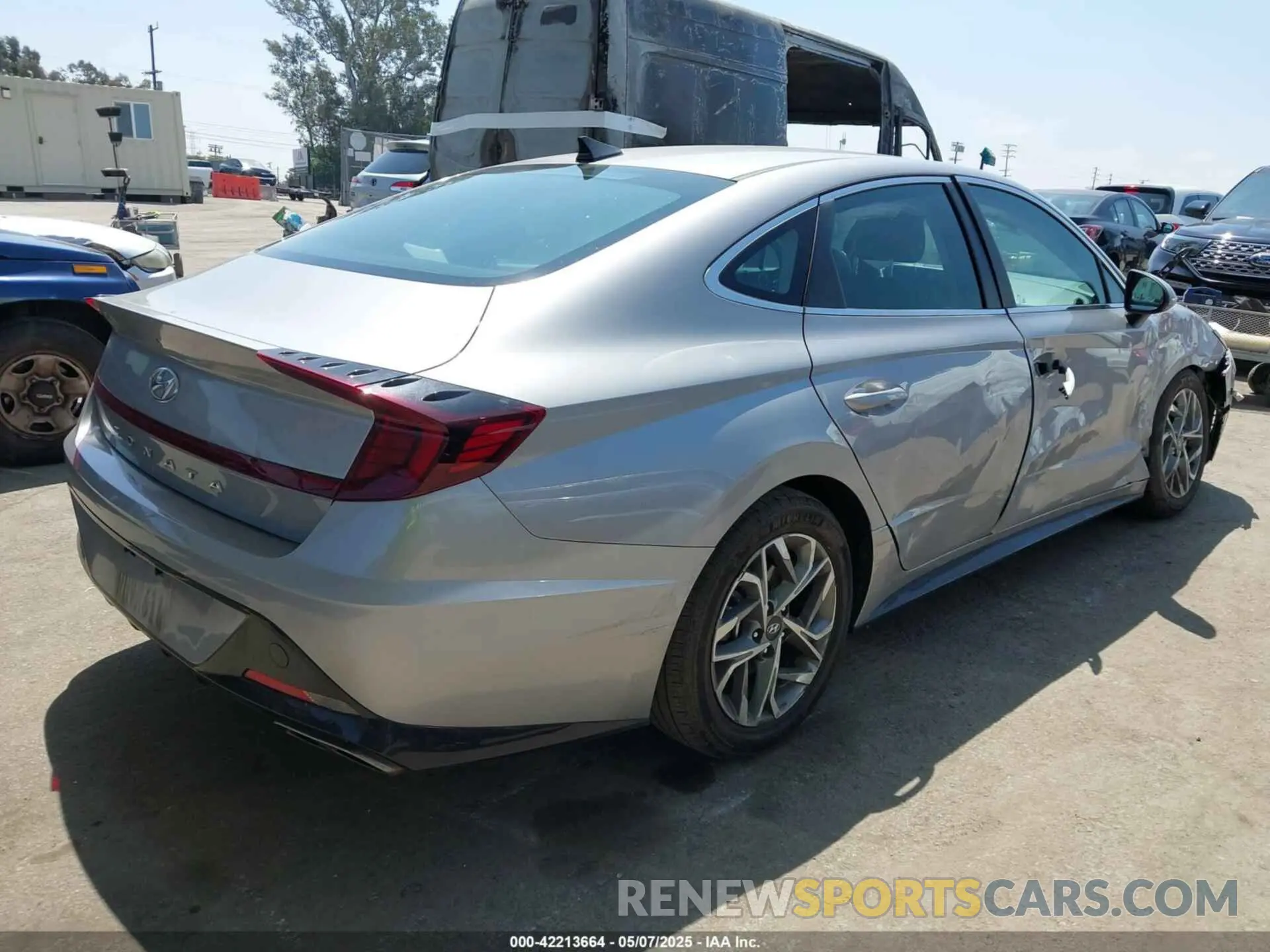 4 Photograph of a damaged car KMHL64JA1PA329347 HYUNDAI SONATA 2023