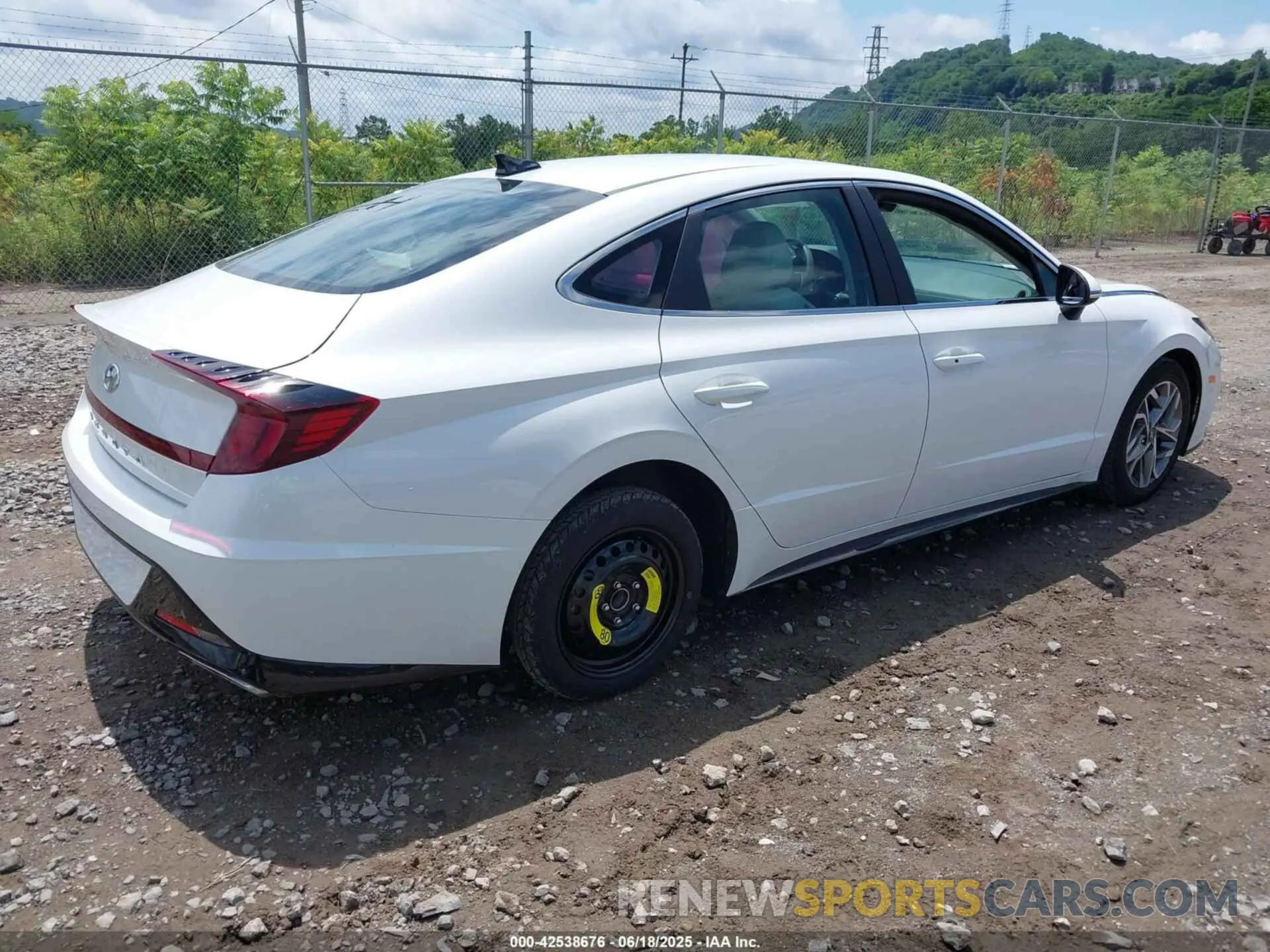 4 Photograph of a damaged car KMHL64JA4PA250903 HYUNDAI SONATA 2023