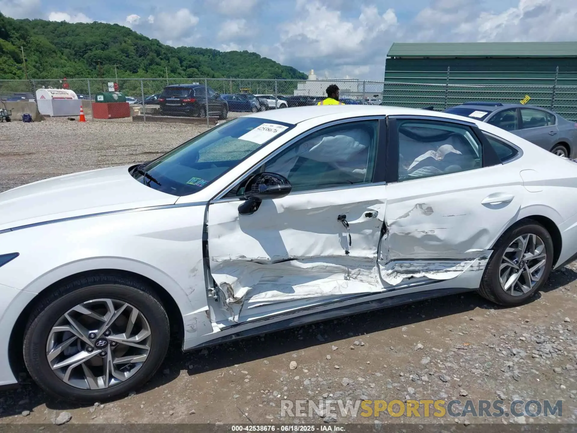 6 Photograph of a damaged car KMHL64JA4PA250903 HYUNDAI SONATA 2023