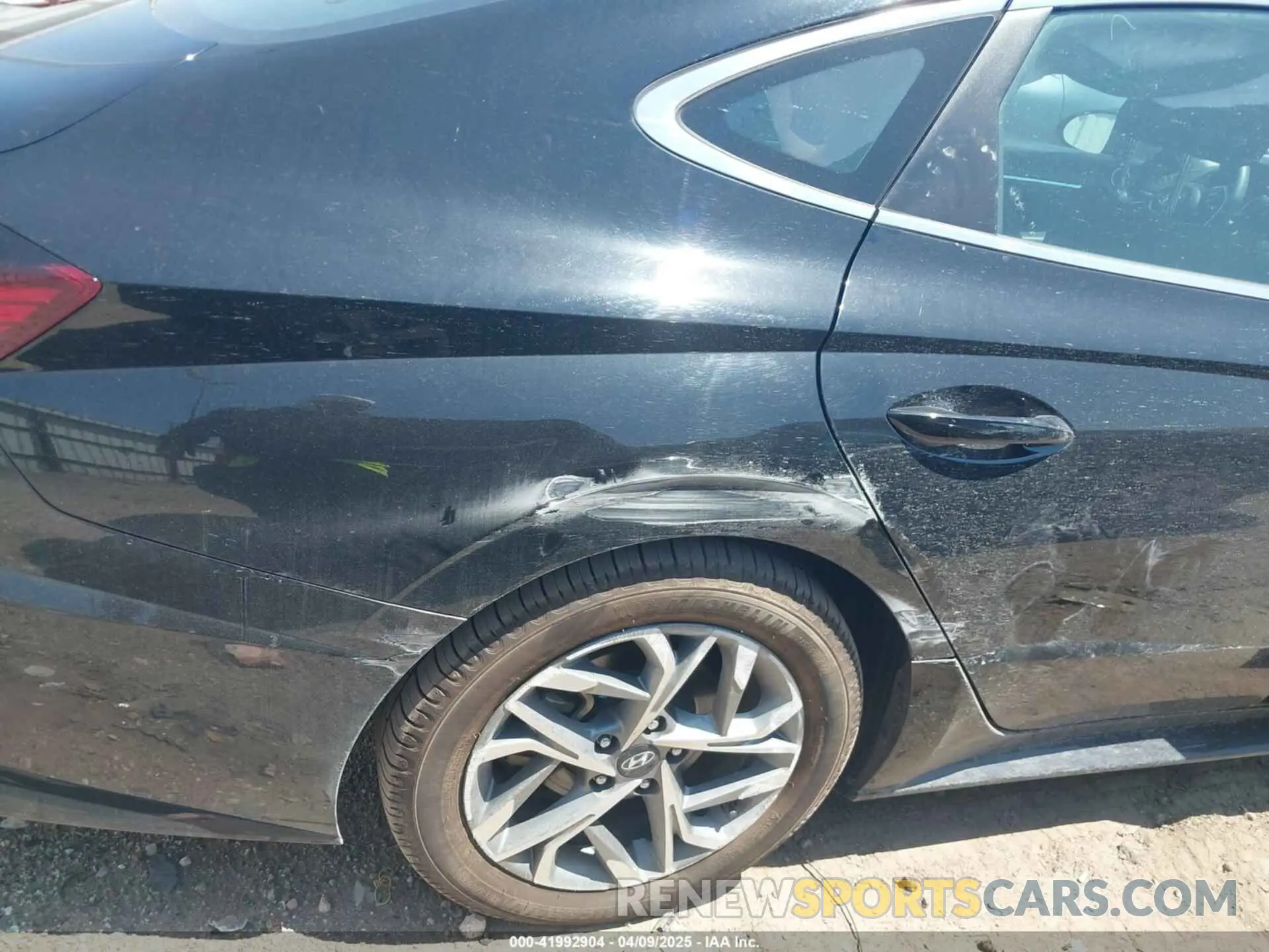 18 Photograph of a damaged car KMHL64JA4PA271685 HYUNDAI SONATA 2023