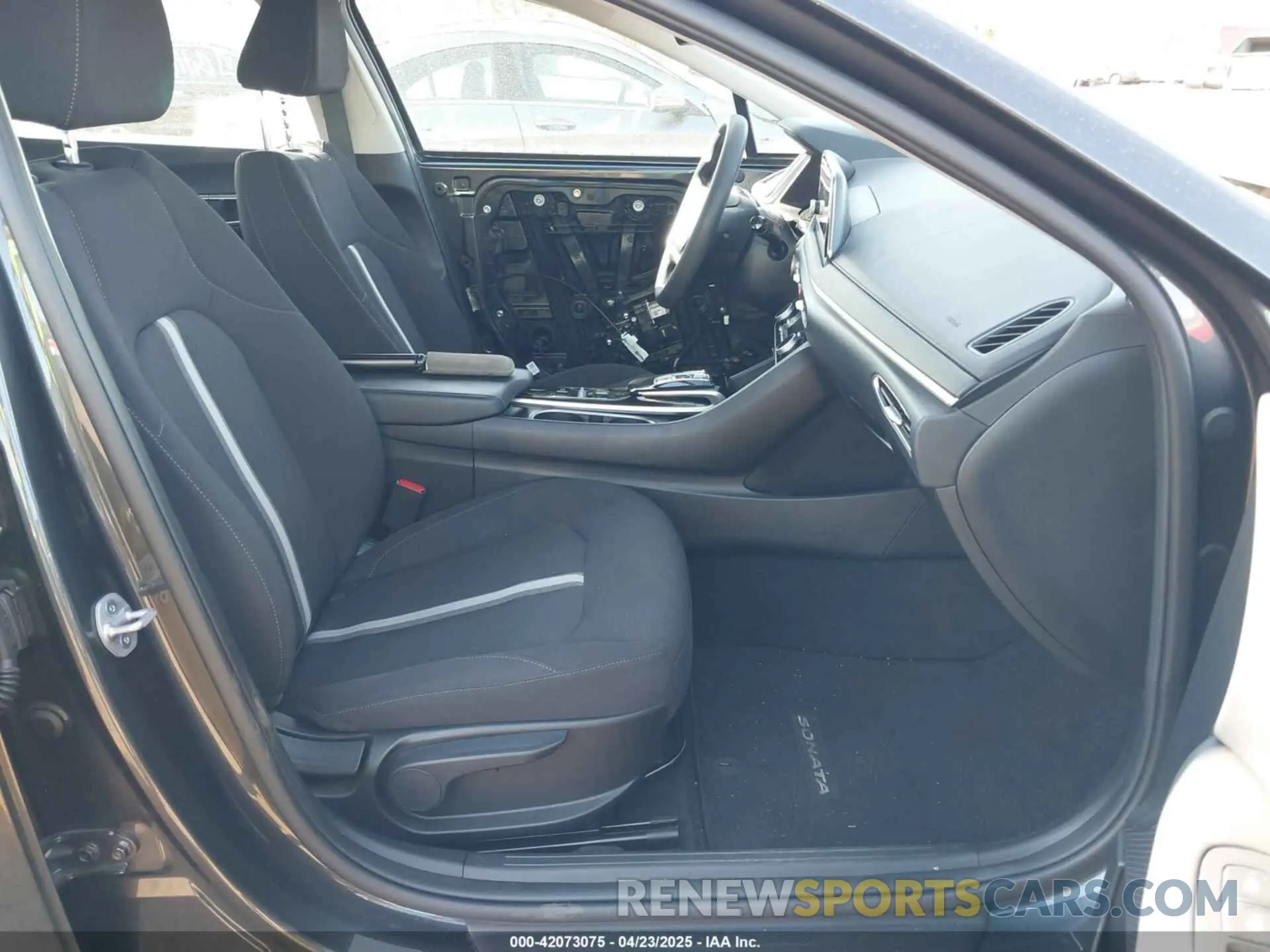 5 Photograph of a damaged car KMHL64JA6PA319168 HYUNDAI SONATA 2023