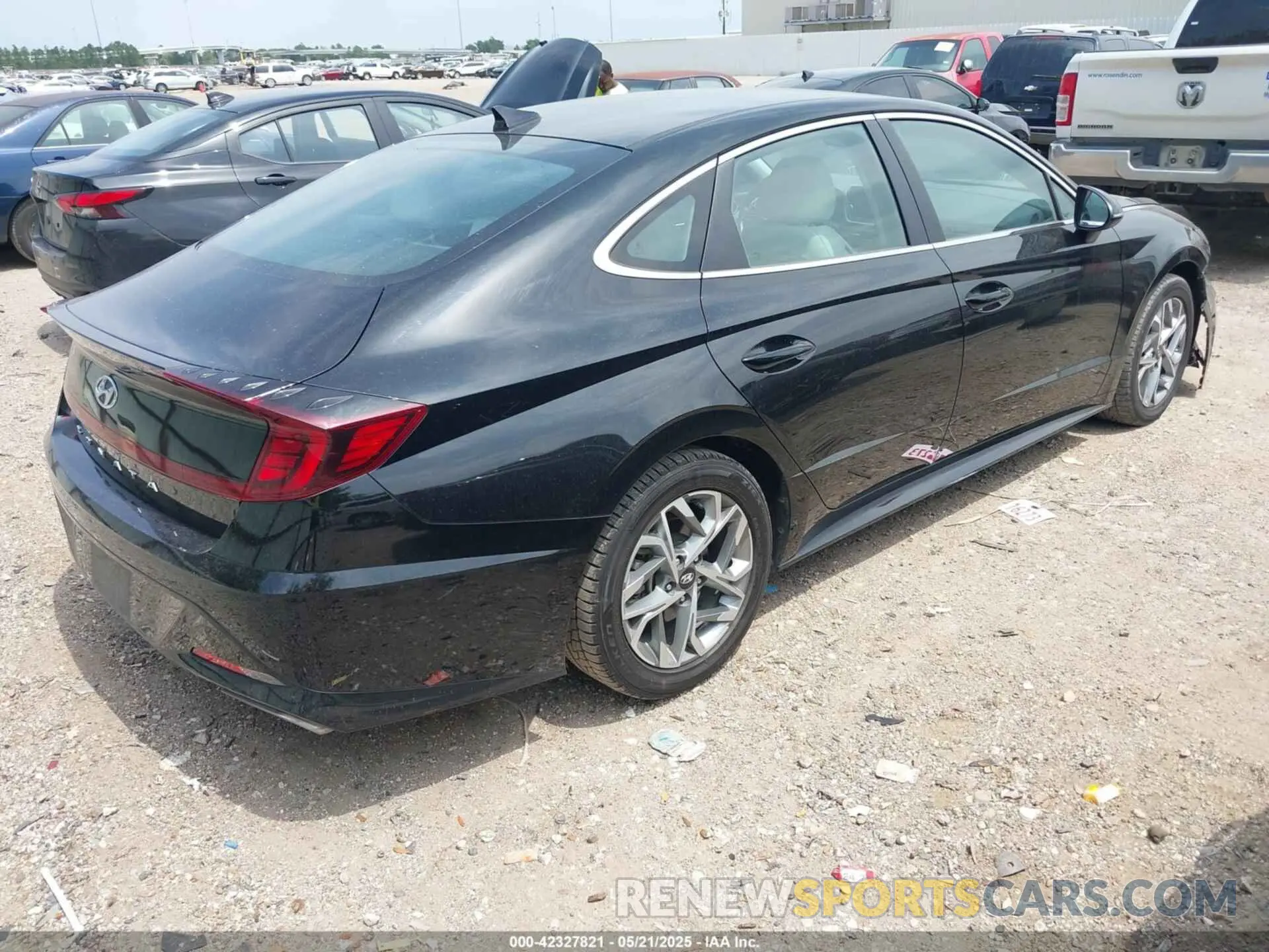 4 Photograph of a damaged car KMHL64JA7PA282826 HYUNDAI SONATA 2023